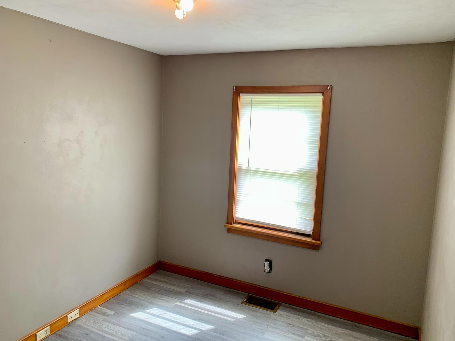115 E Pershing Avenue photo 13