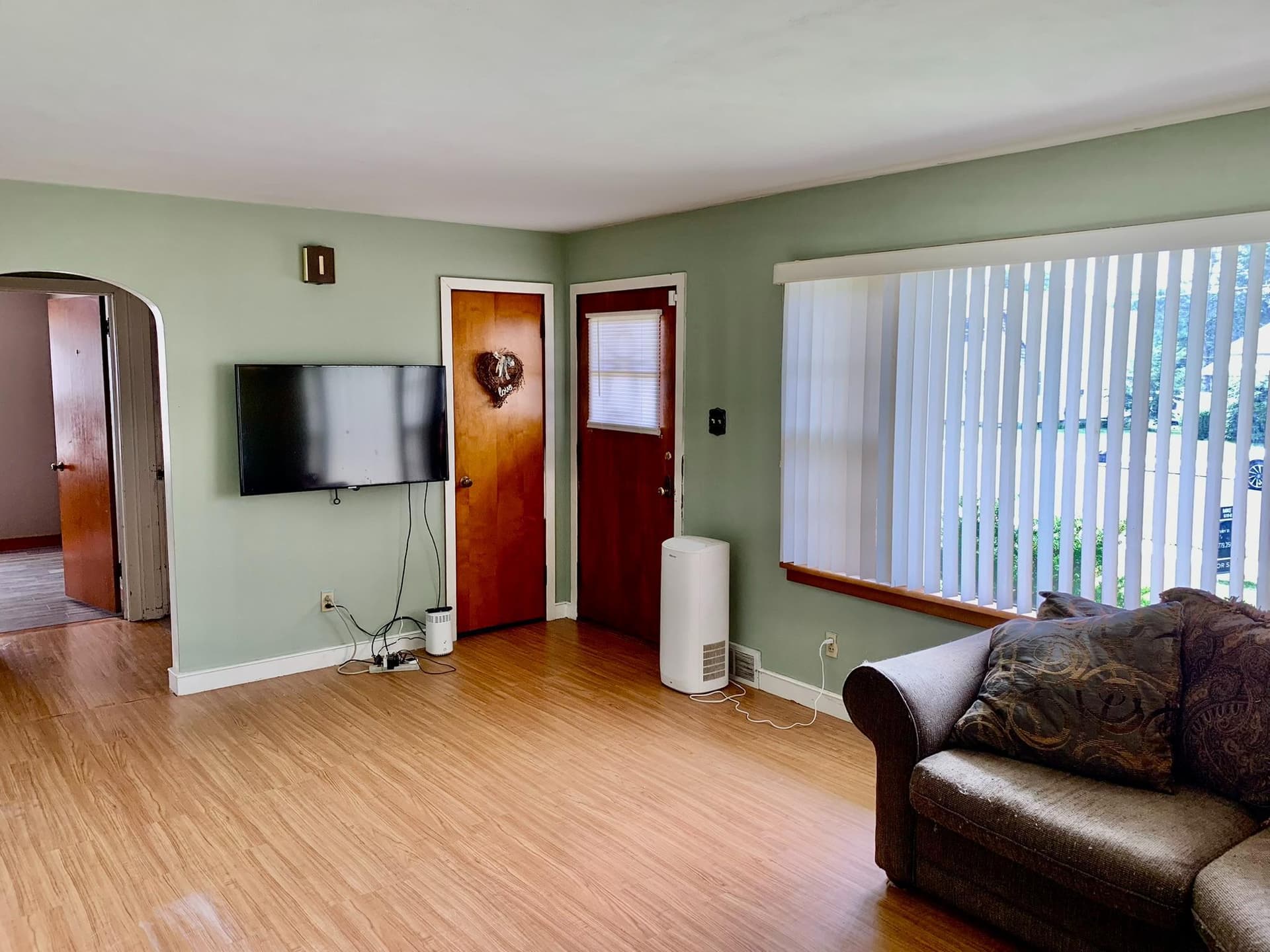 115 E Pershing Avenue photo 3