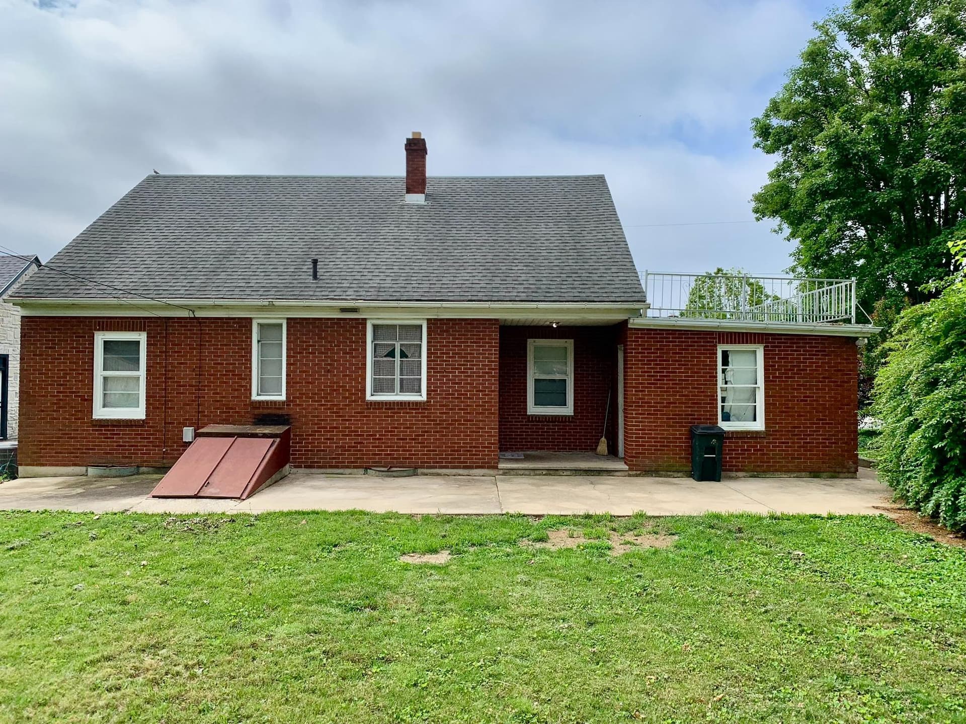 115 E Pershing Avenue photo 31