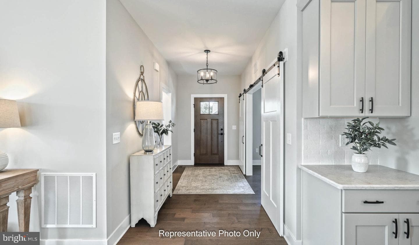 720 Longwood Manor photo 11