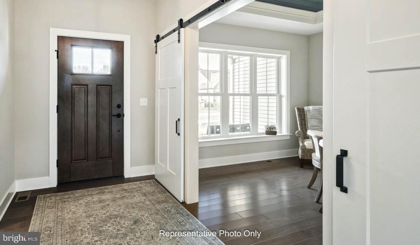 720 Longwood Manor photo 6