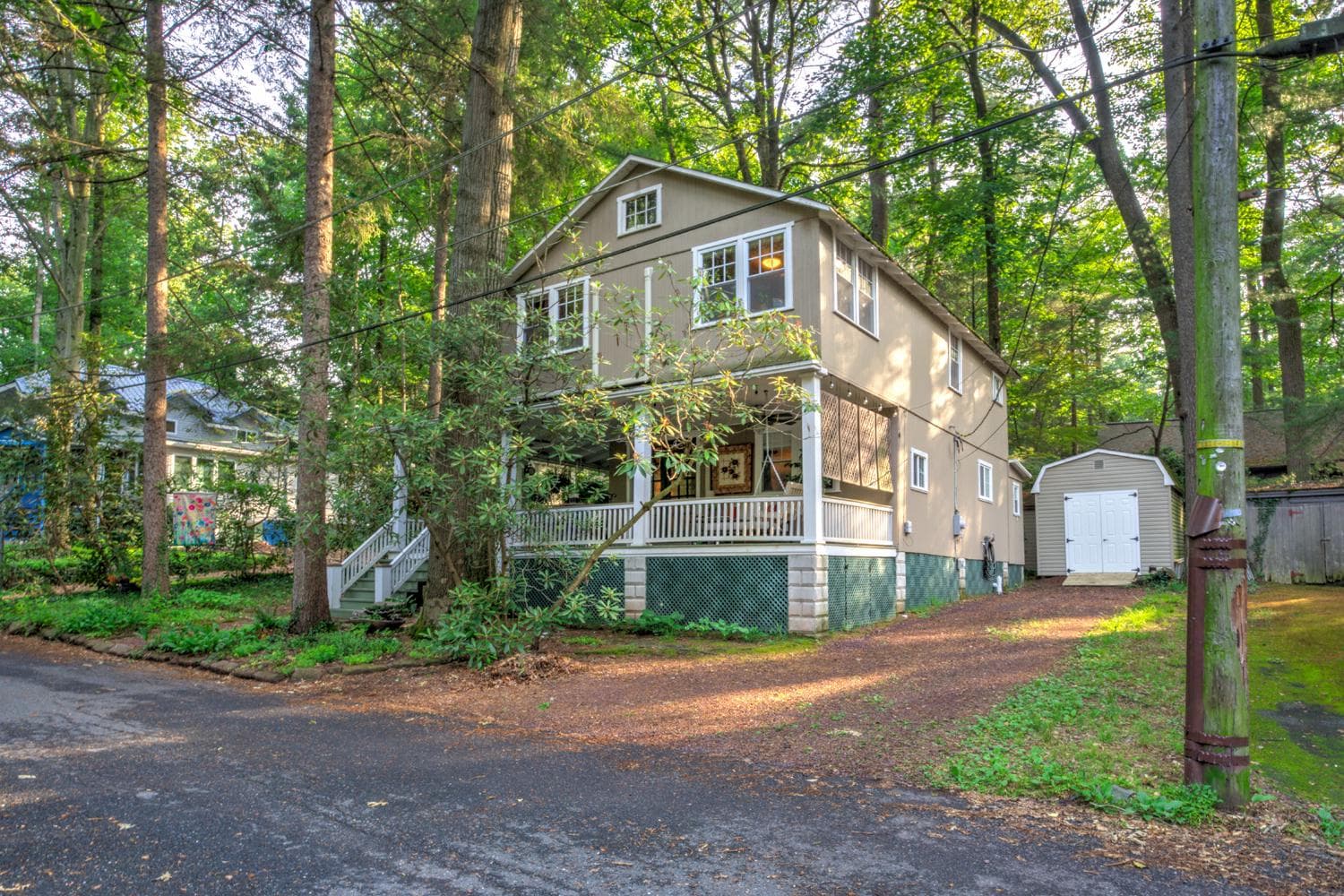 109 Locust Avenue photo 2