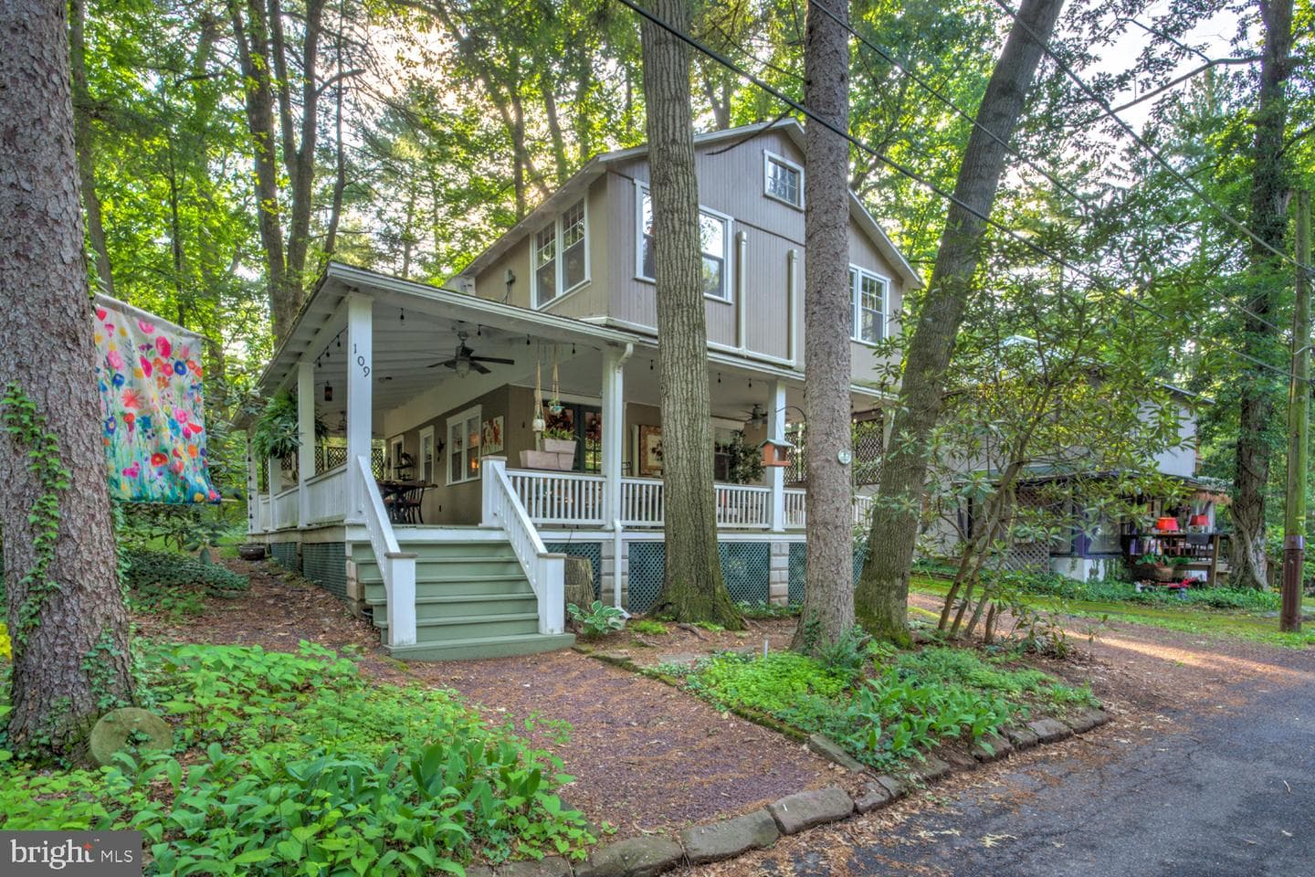 109 Locust Avenue photo 3