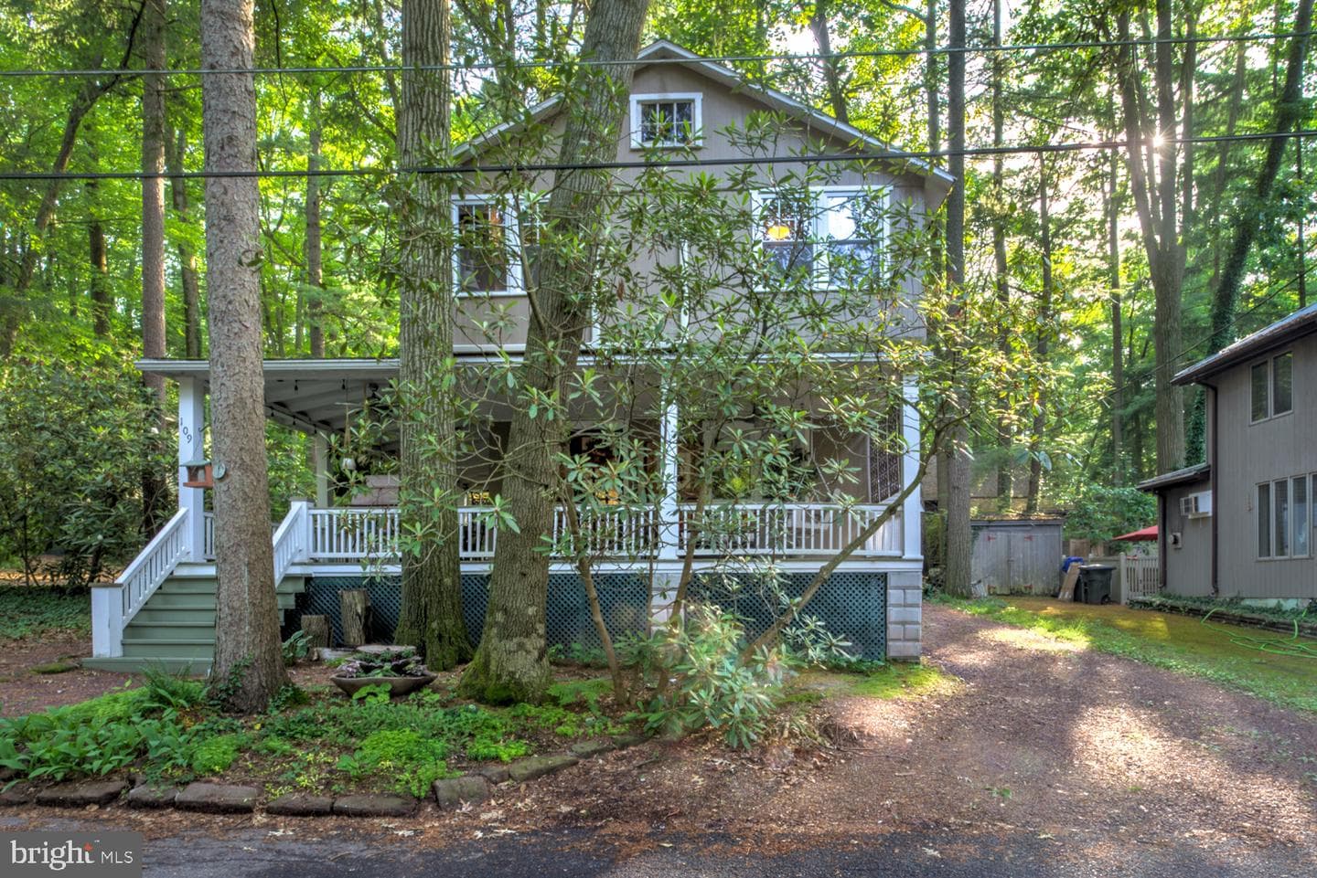 109 Locust Avenue photo 4