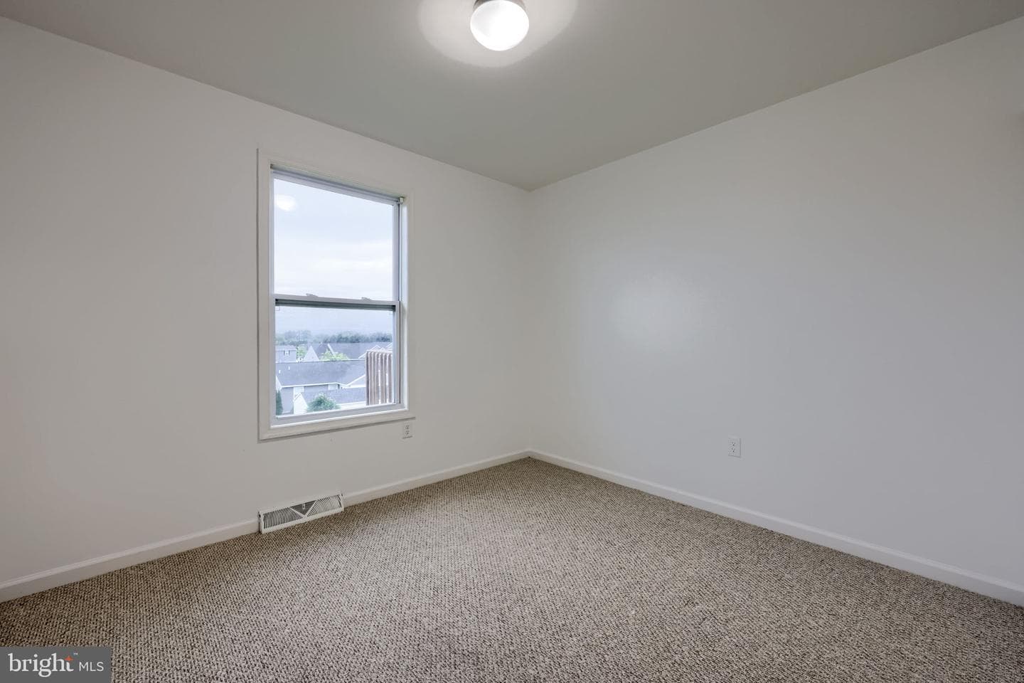 10 Hillside Drive photo 23