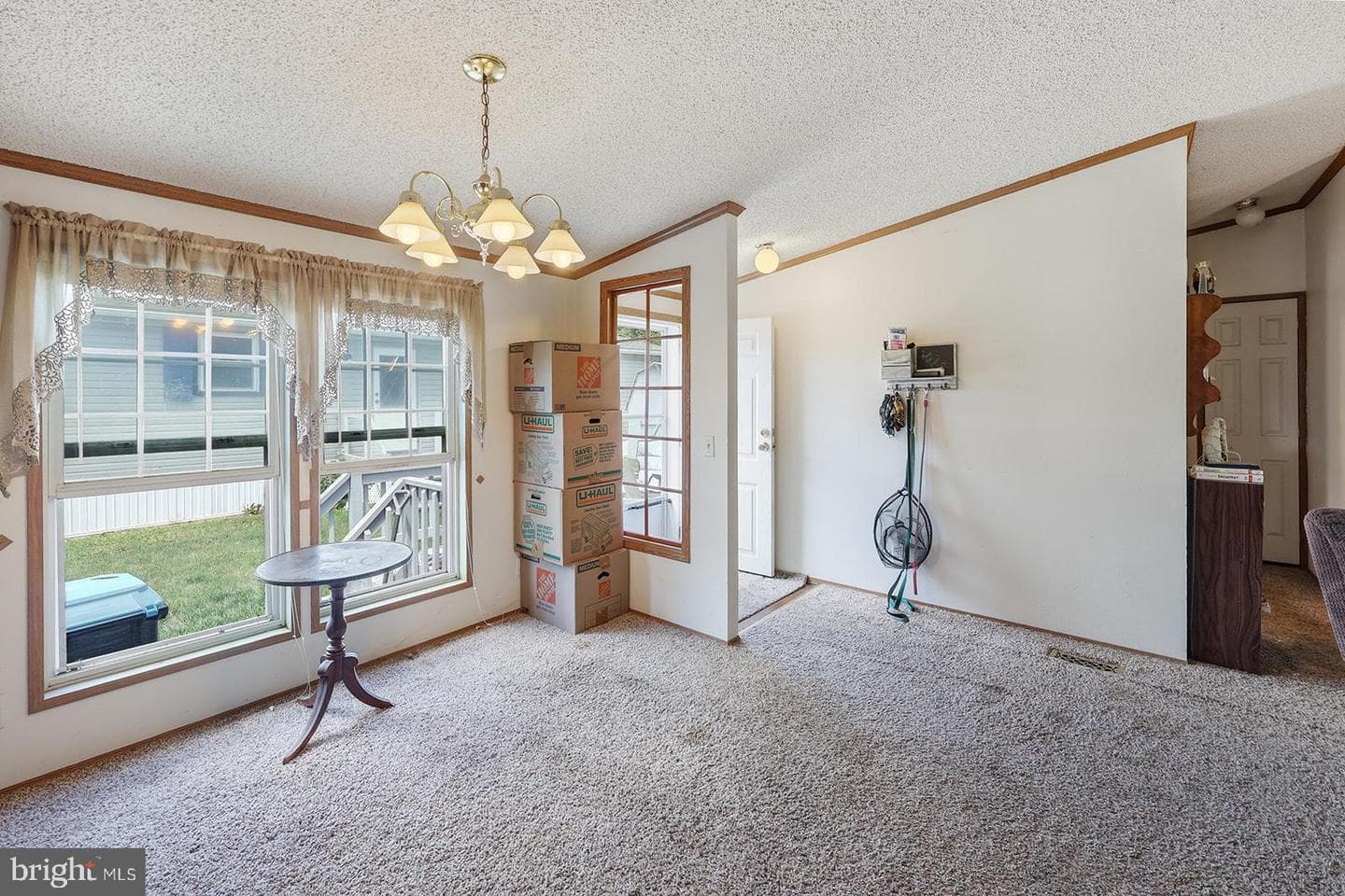 664 W Cedar Street photo 11