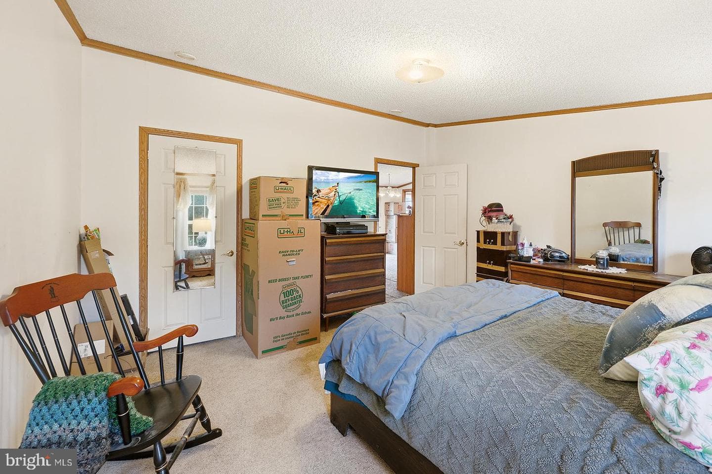 664 W Cedar Street photo 16
