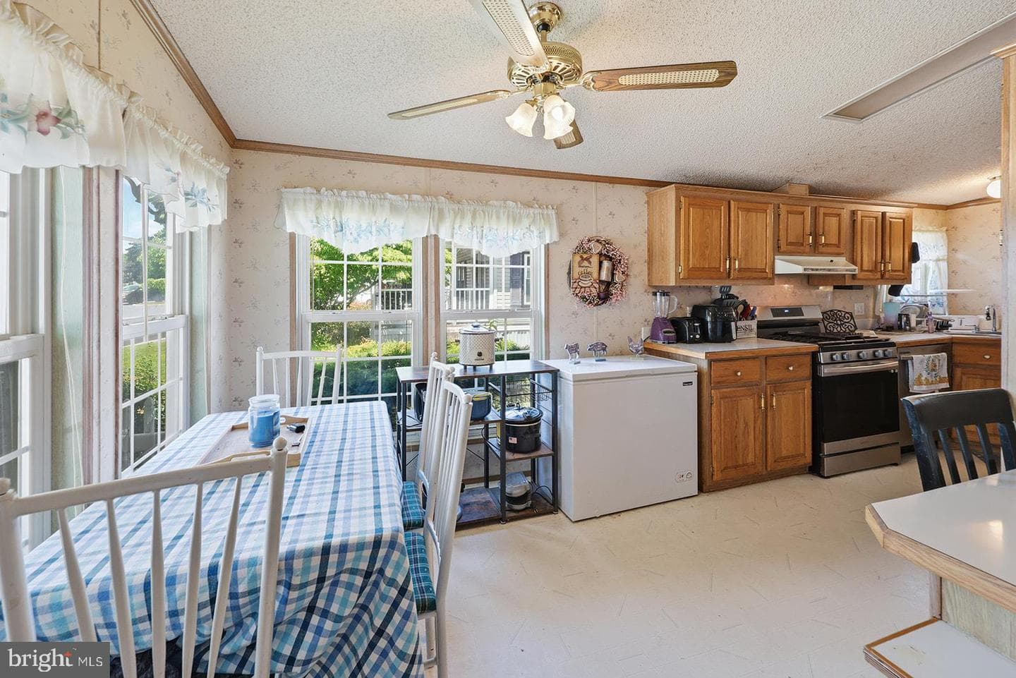 664 W Cedar Street photo 5