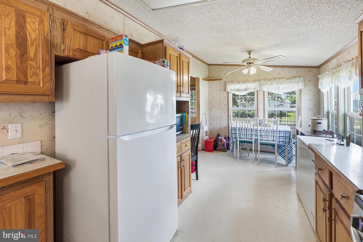 664 W Cedar Street photo 6