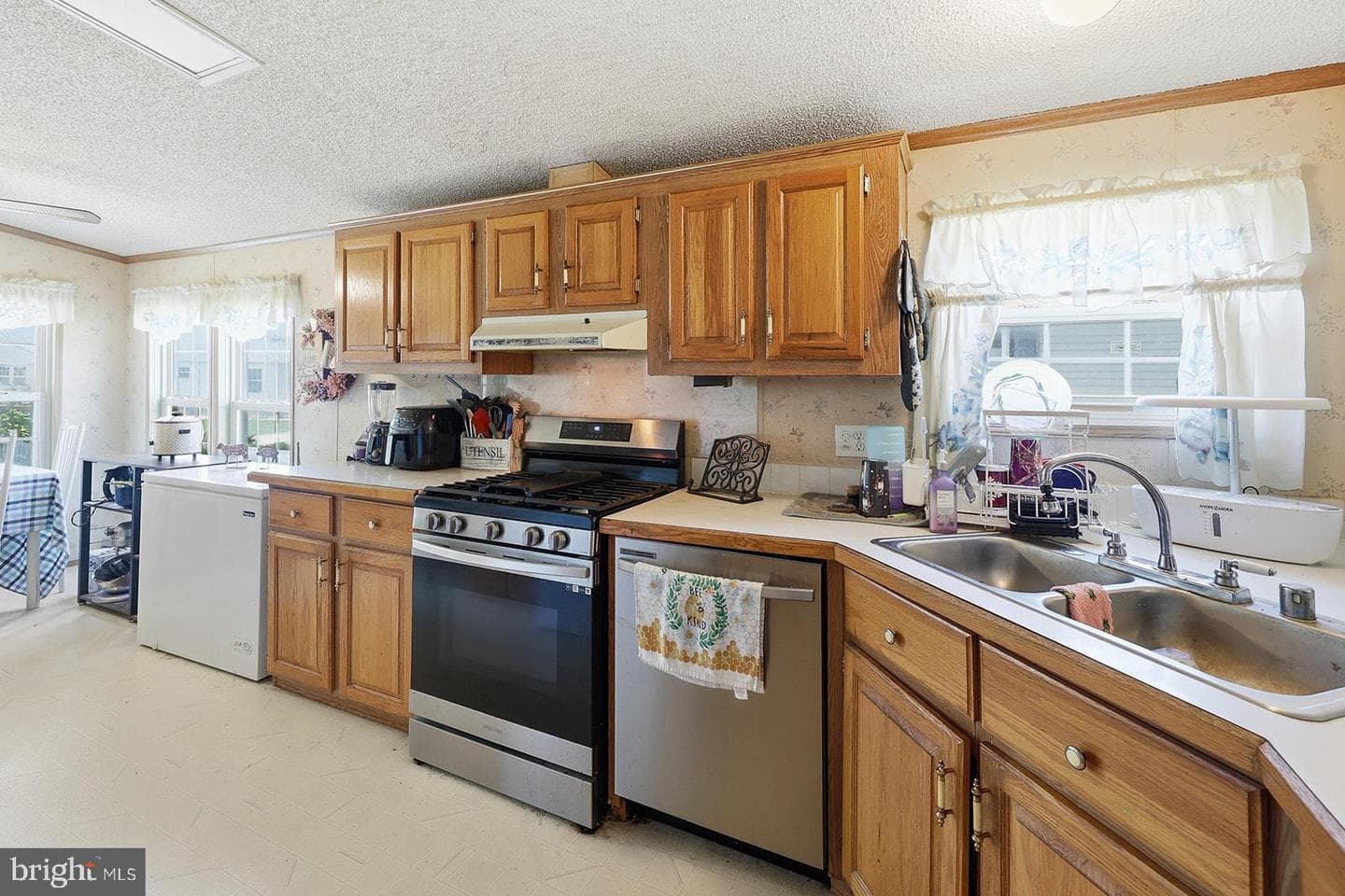 664 W Cedar Street photo 7