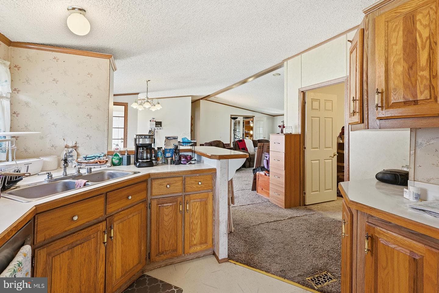 664 W Cedar Street photo 8