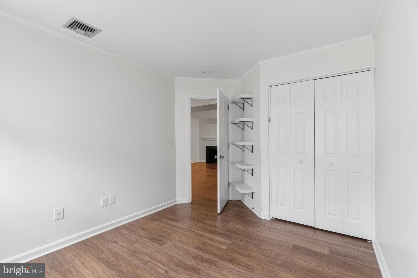 608 Cambridge Court photo 11