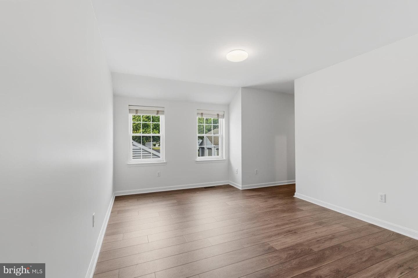 608 Cambridge Court photo 15