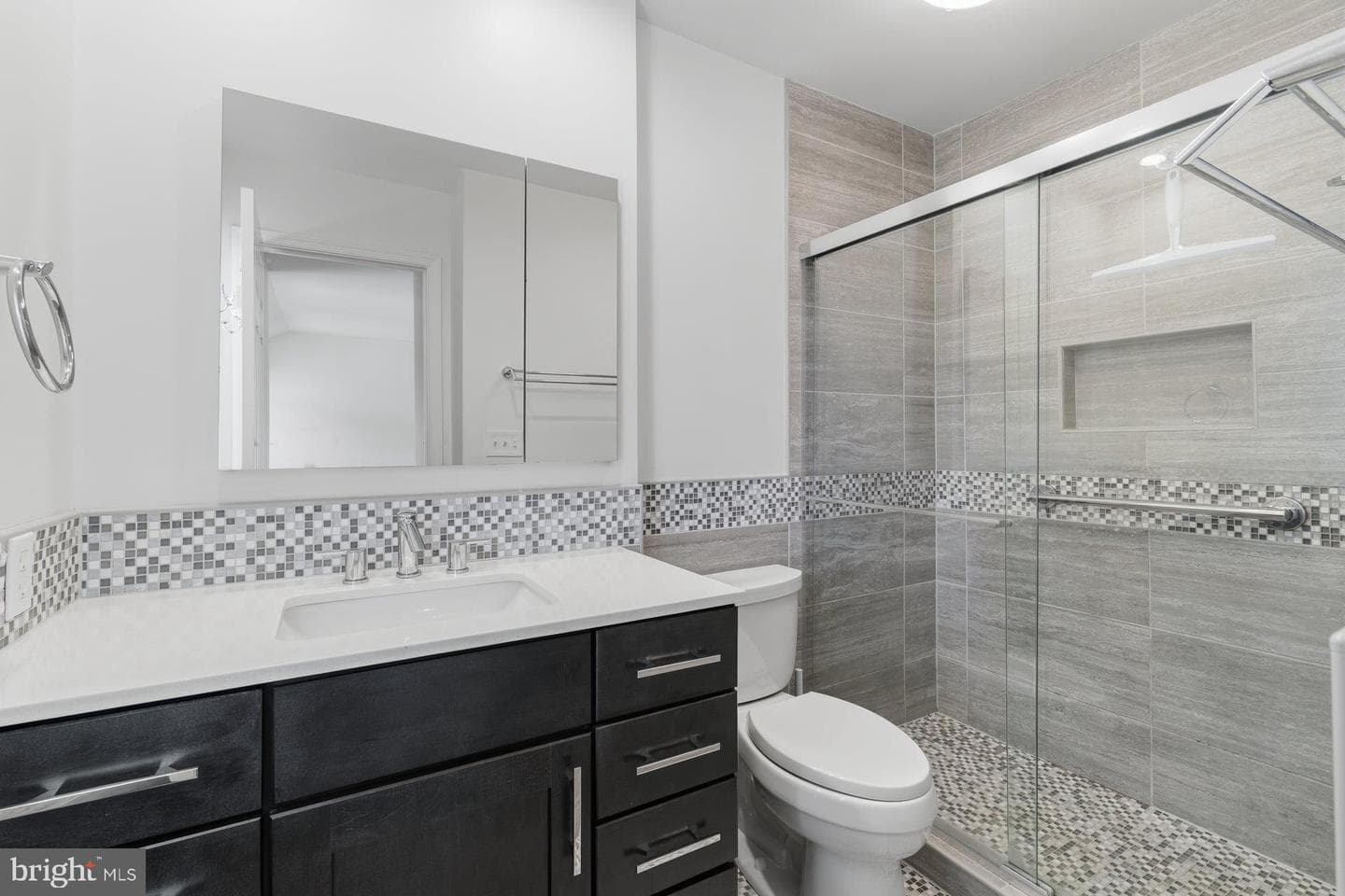 608 Cambridge Court photo 18