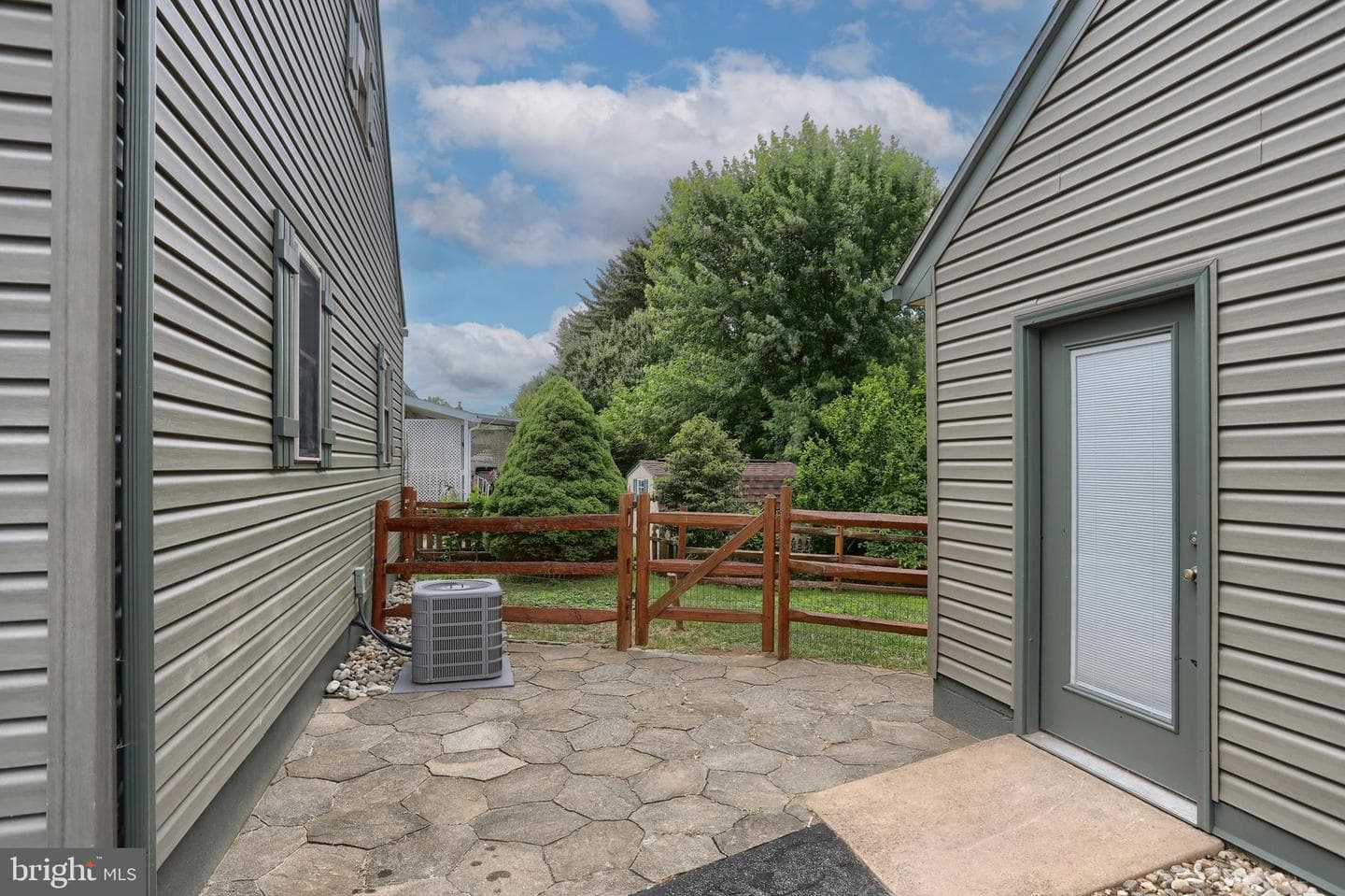 455 Beechwood Avenue photo 25