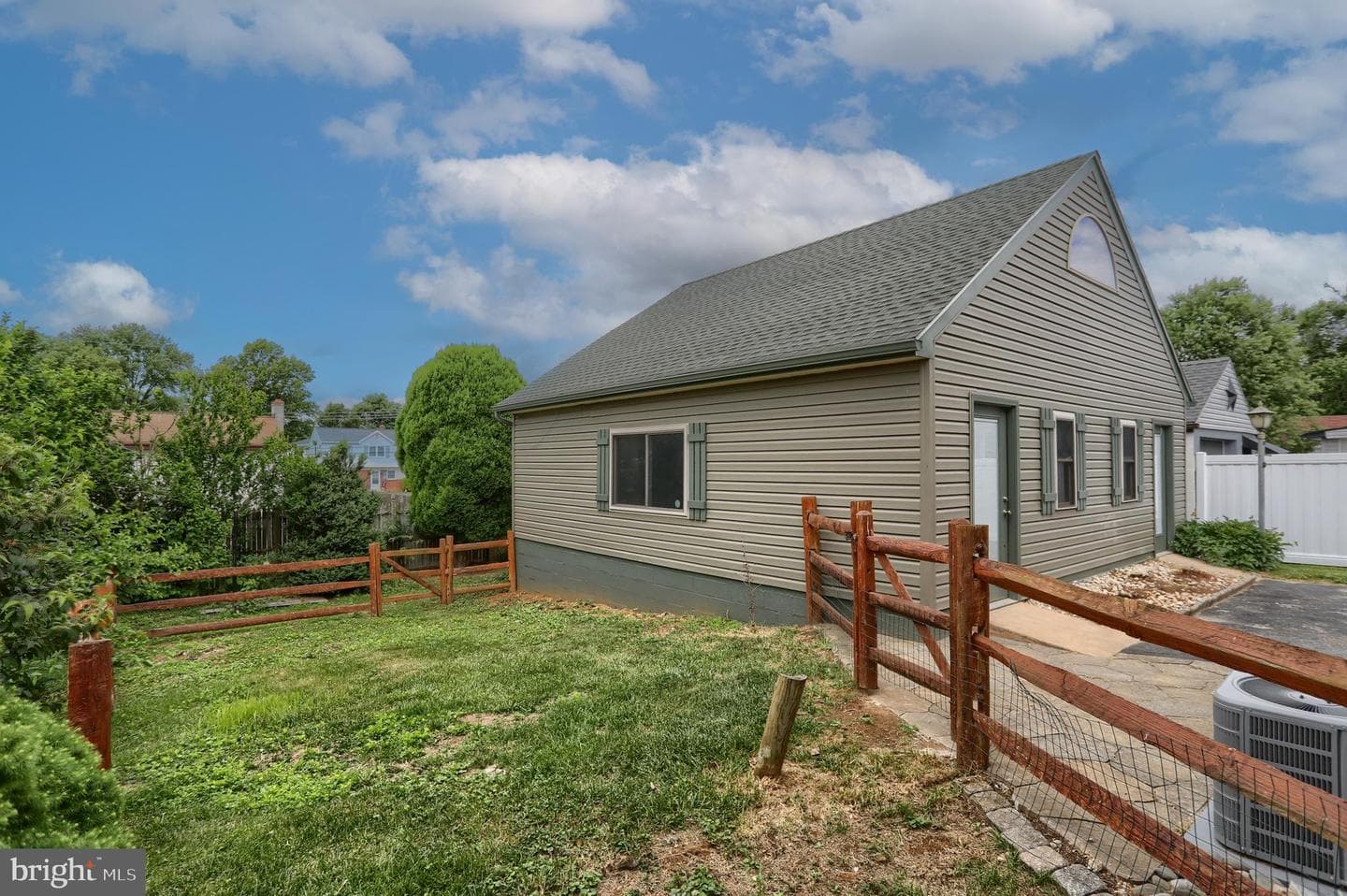 455 Beechwood Avenue photo 27