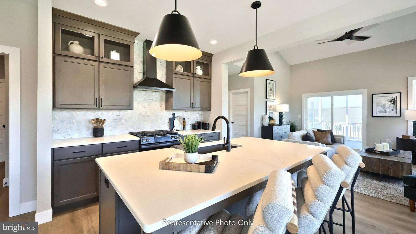 48 Canterbury Lane photo 5