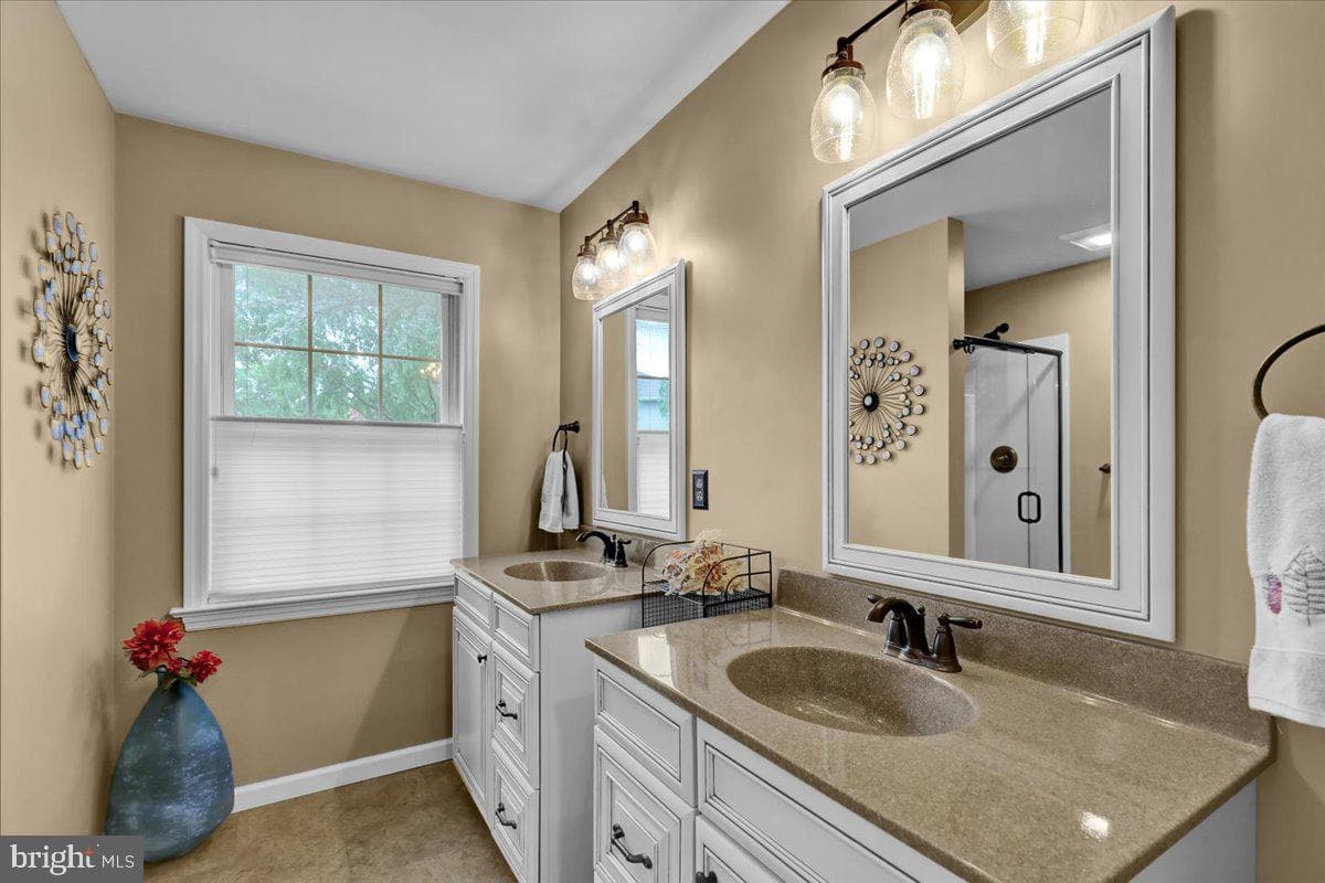 128 Macintosh Drive photo 19