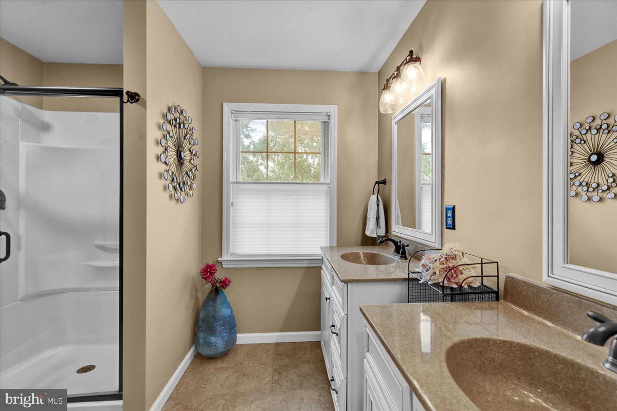 128 Macintosh Drive photo 20