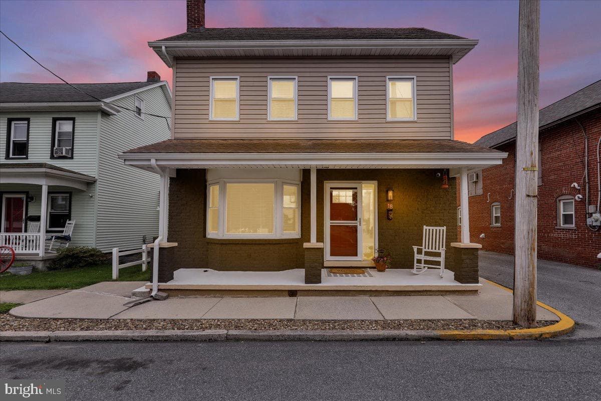 18 E Maple Street, Cleona