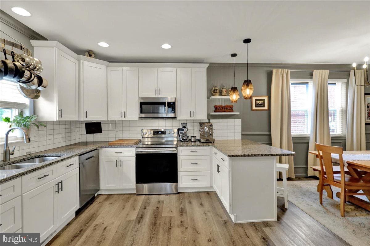 18 E Maple Street photo 11