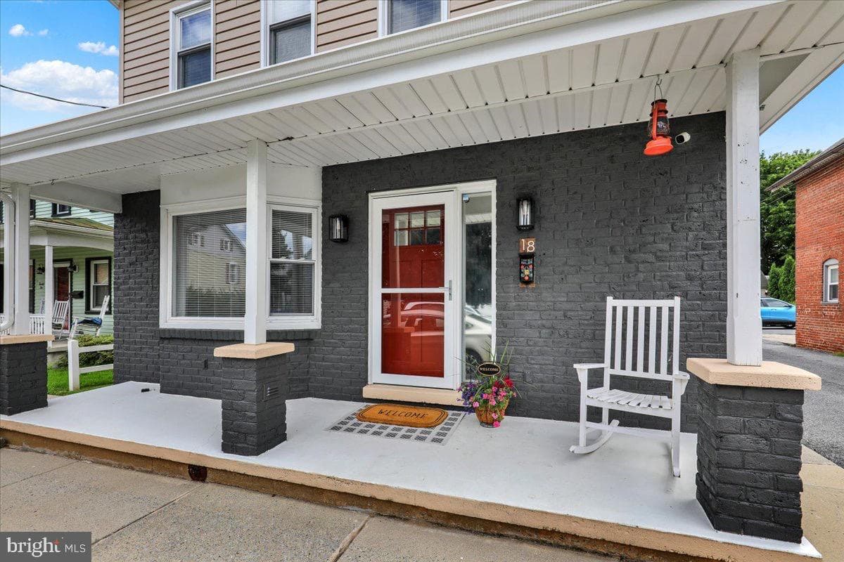 18 E Maple Street, Cleona