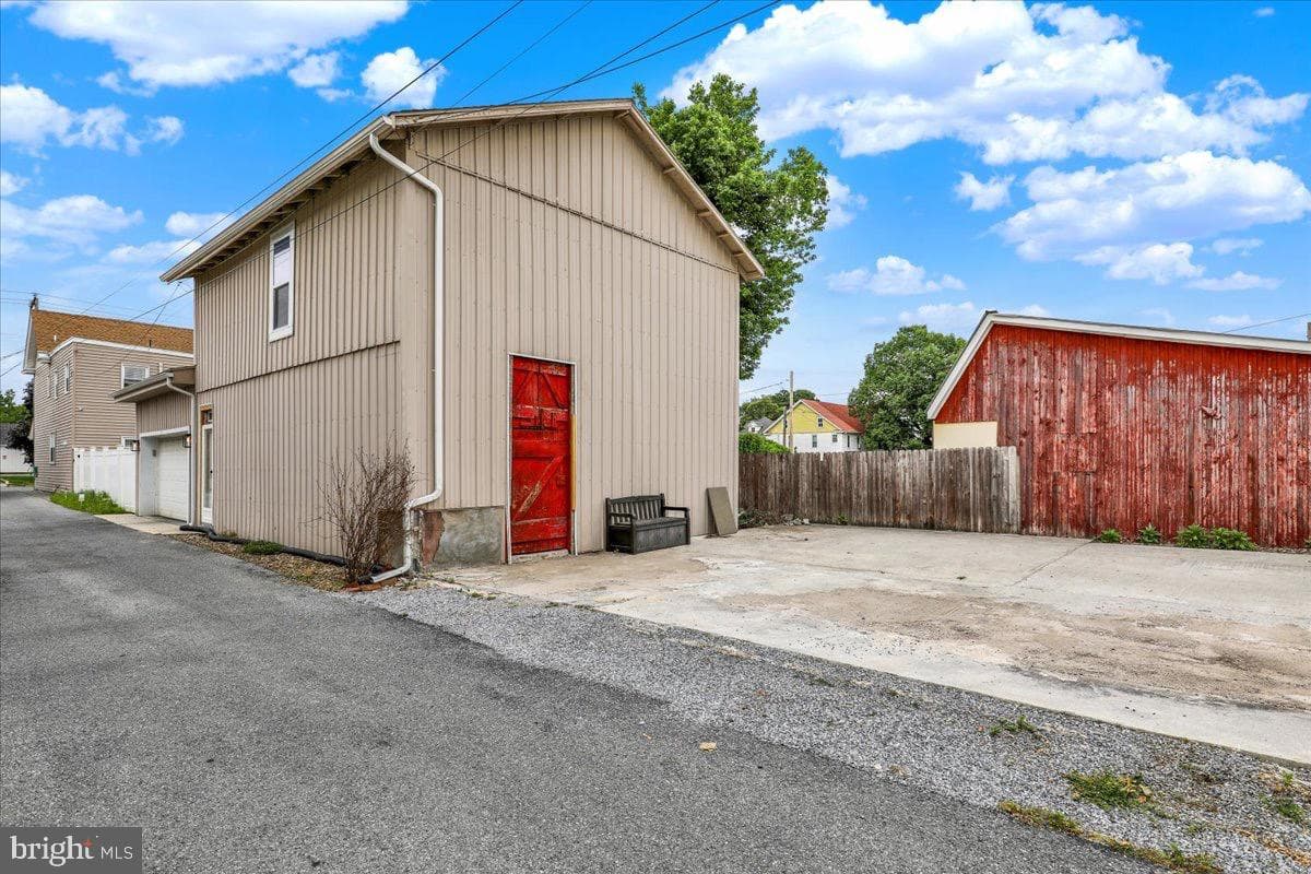 18 E Maple Street photo 39