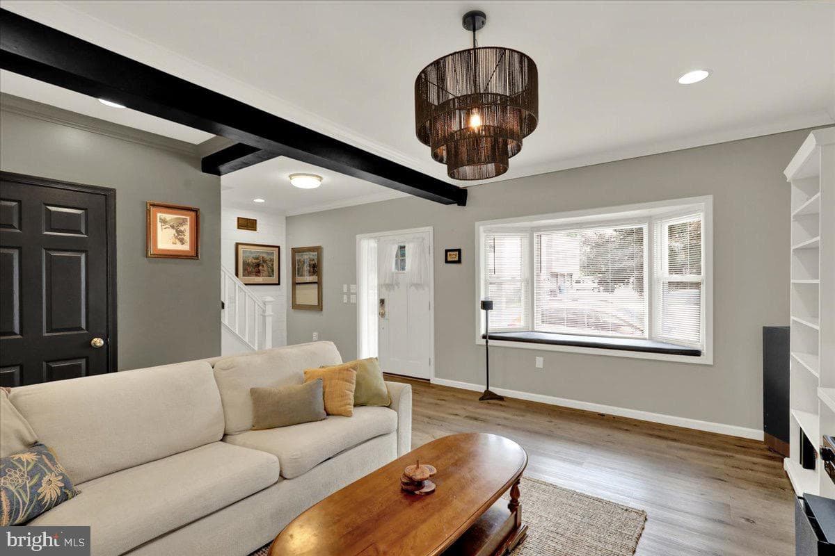 18 E Maple Street photo 4