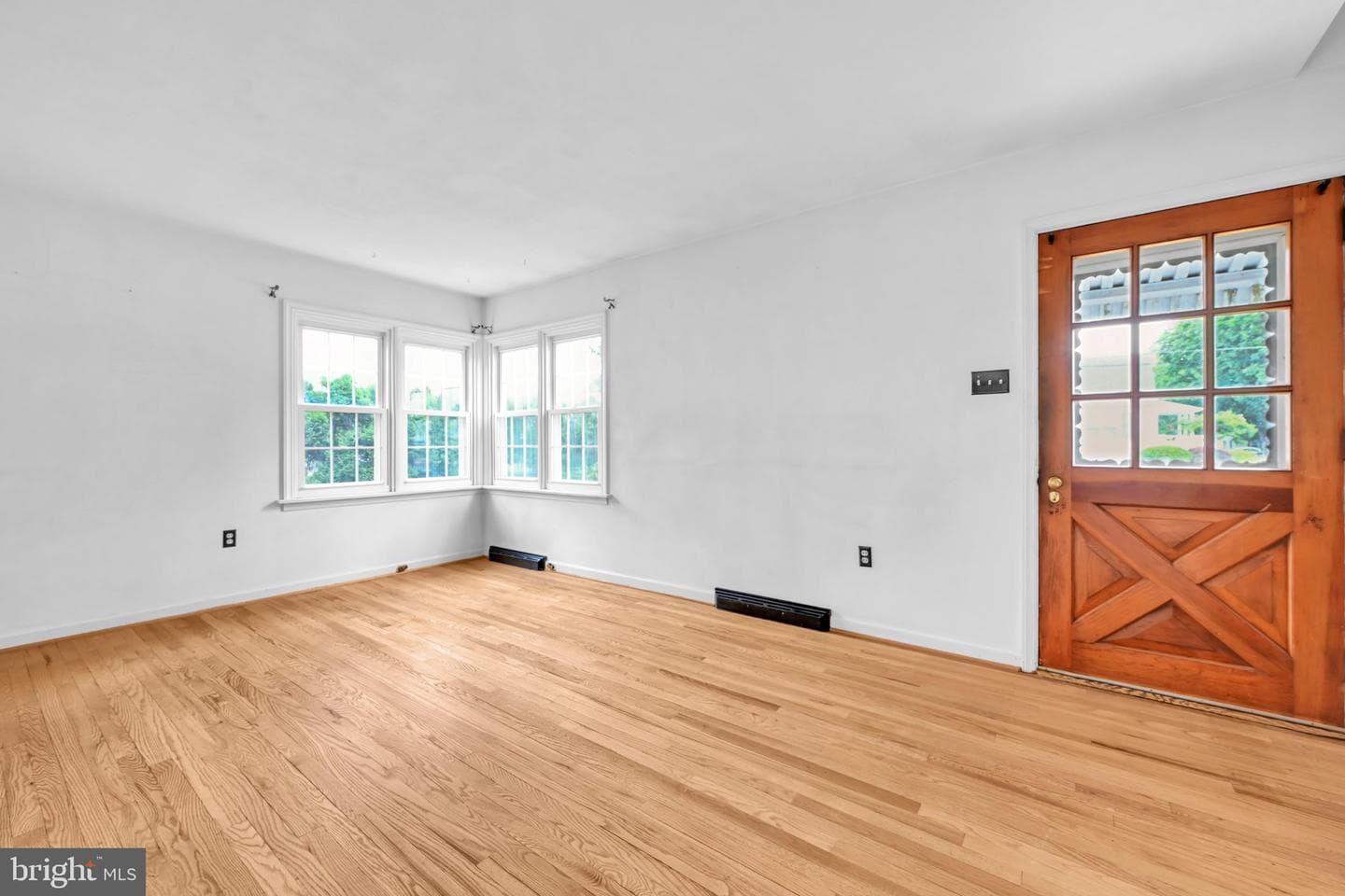 538 W Walnut St L-0122 photo 3