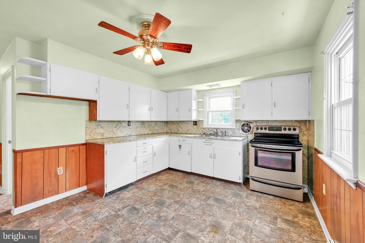 538 W Walnut St L-0122 photo 6