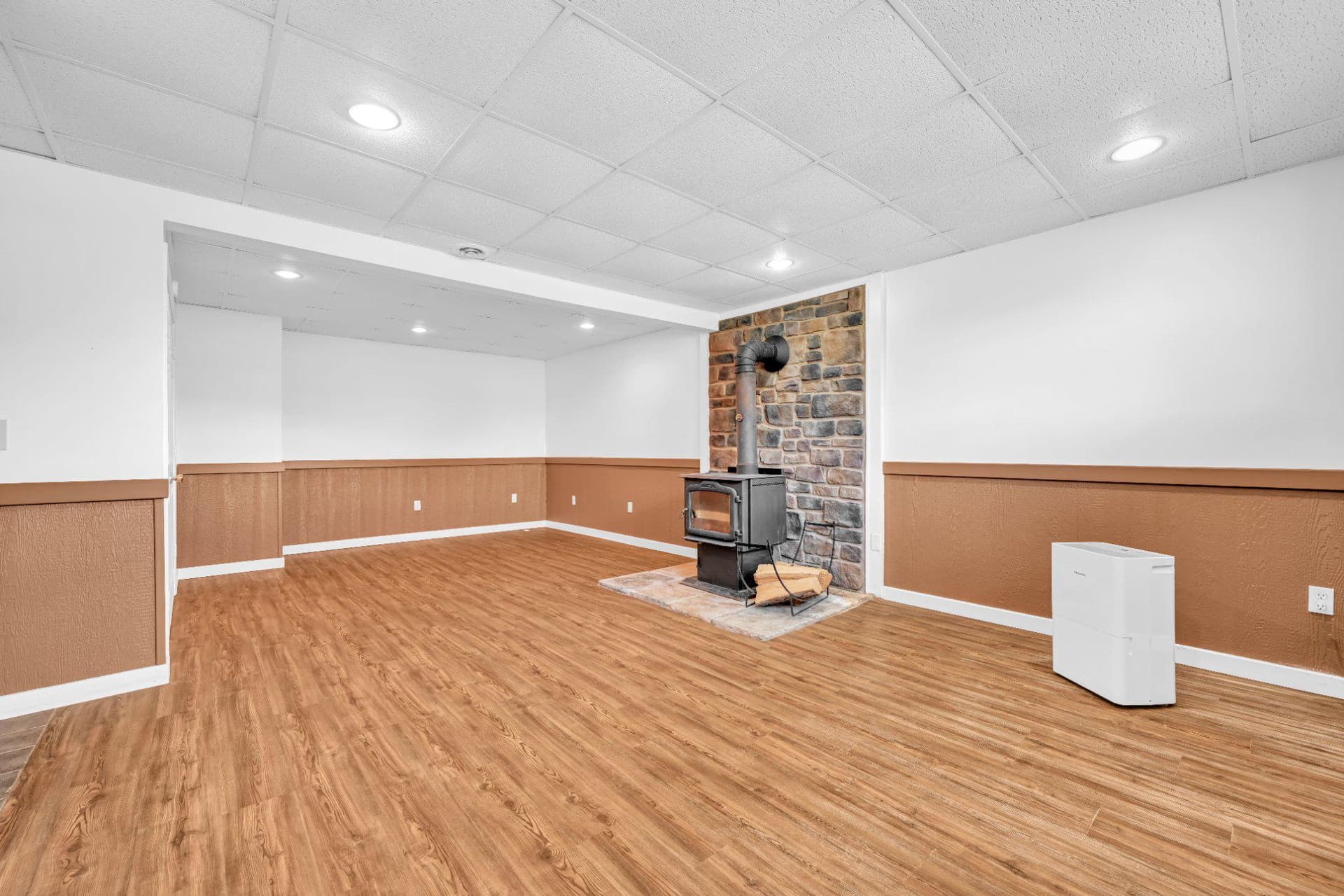103 W Walnut Street photo 16
