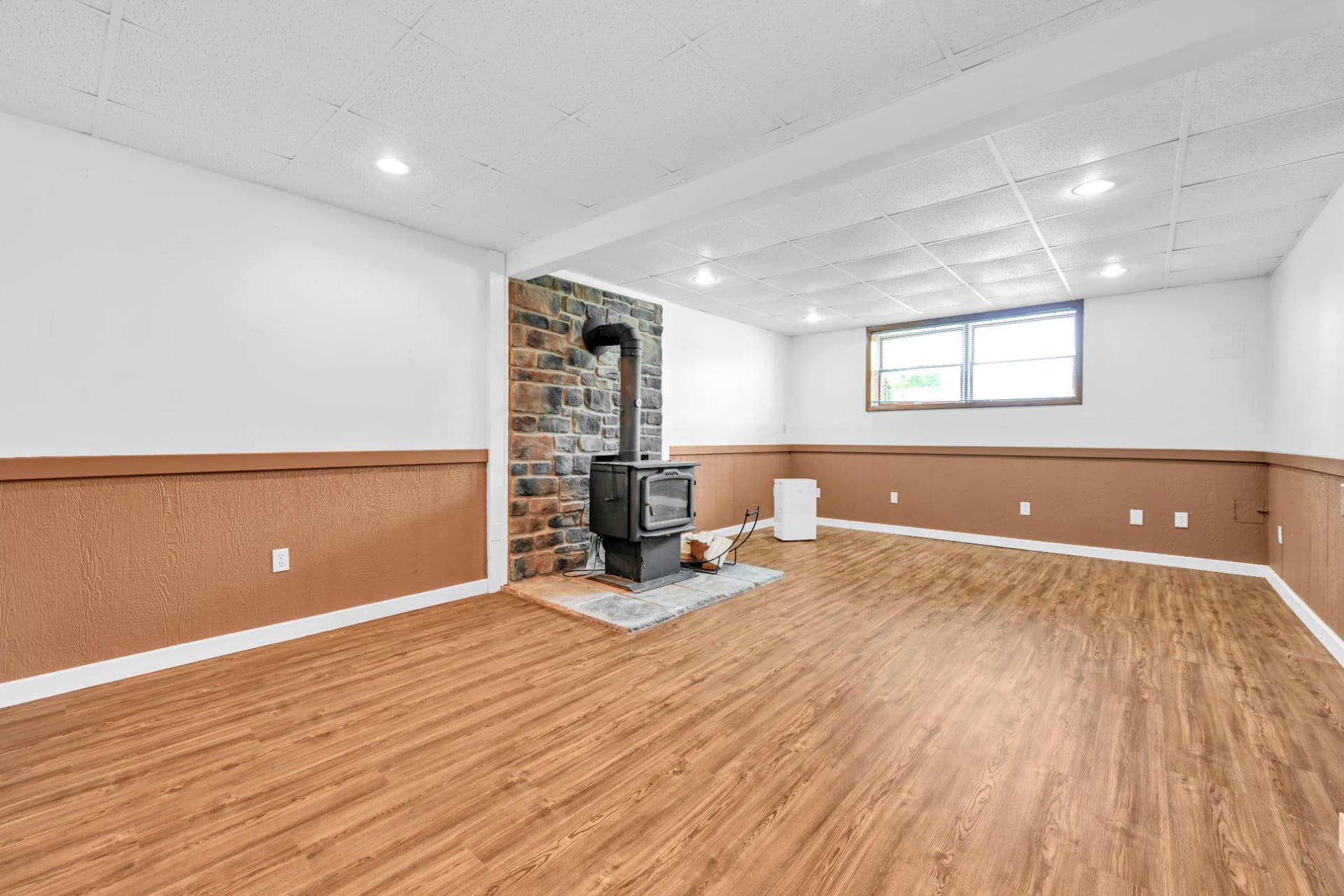 103 W Walnut Street photo 17