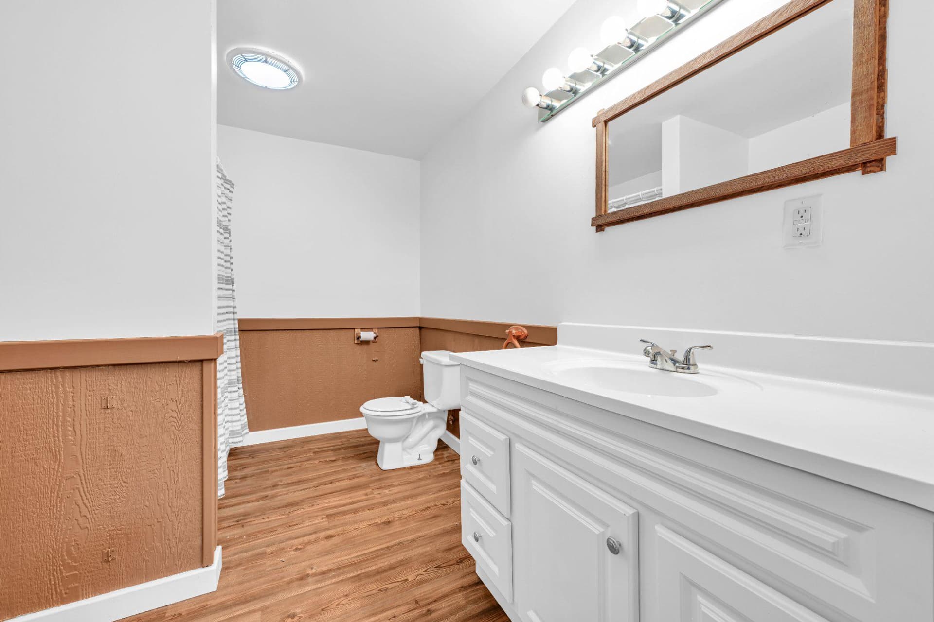 103 W Walnut Street photo 18