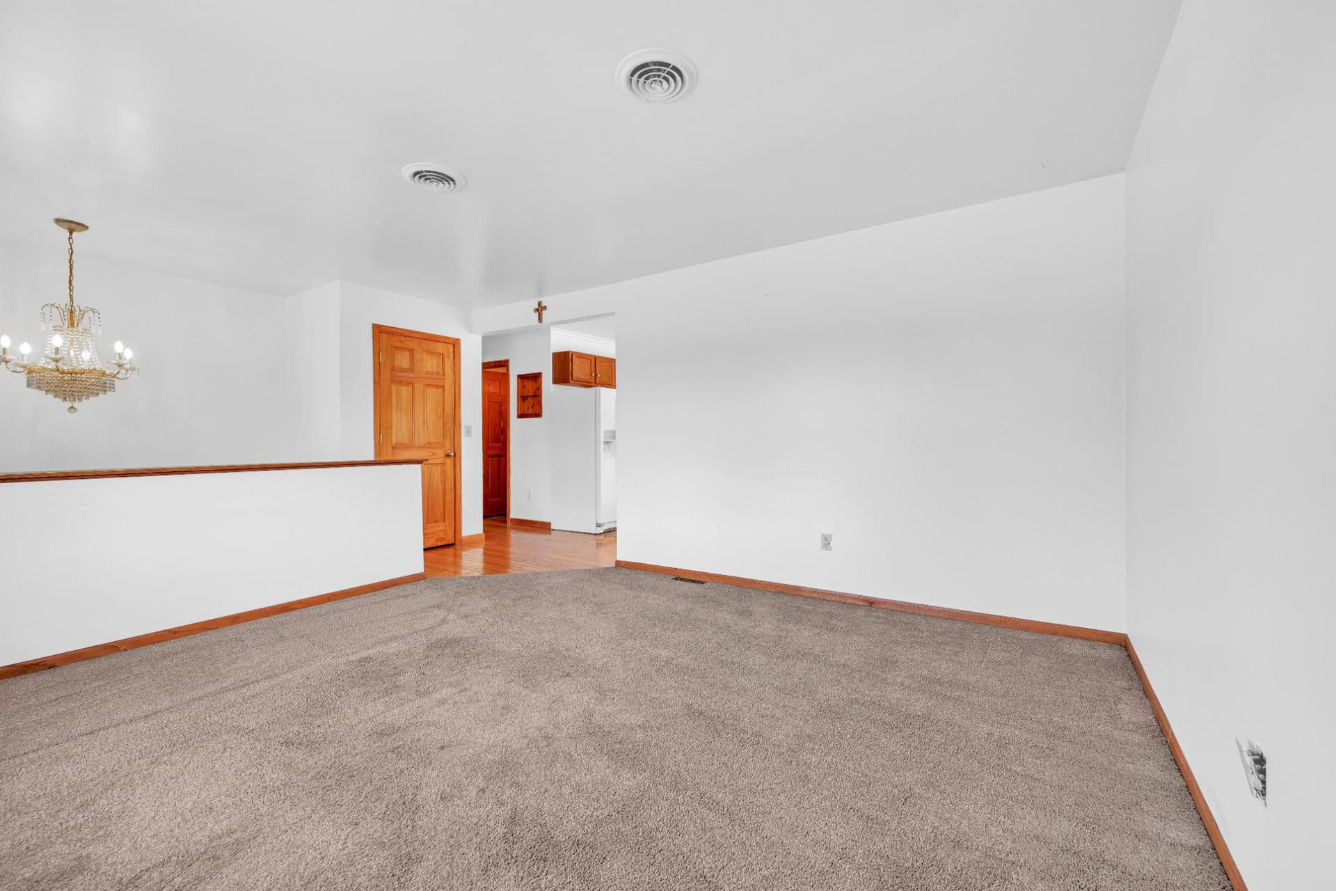 103 W Walnut Street photo 3