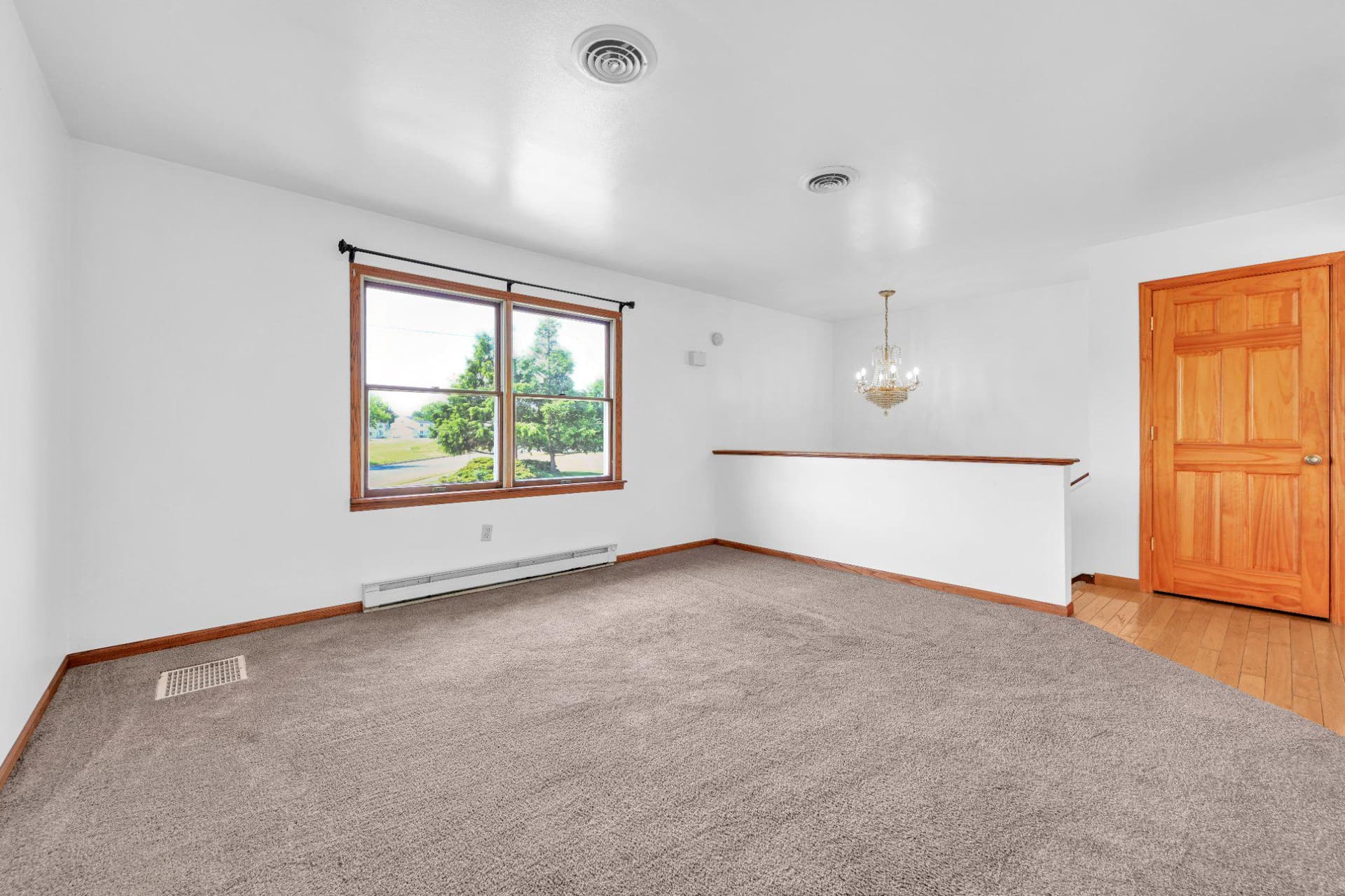 103 W Walnut Street photo 4