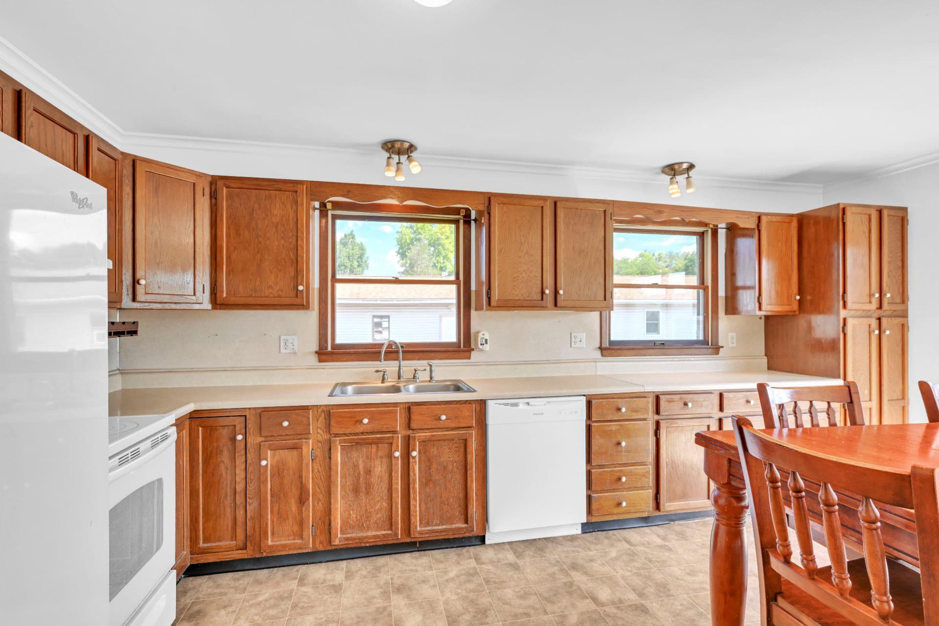 103 W Walnut Street photo 8