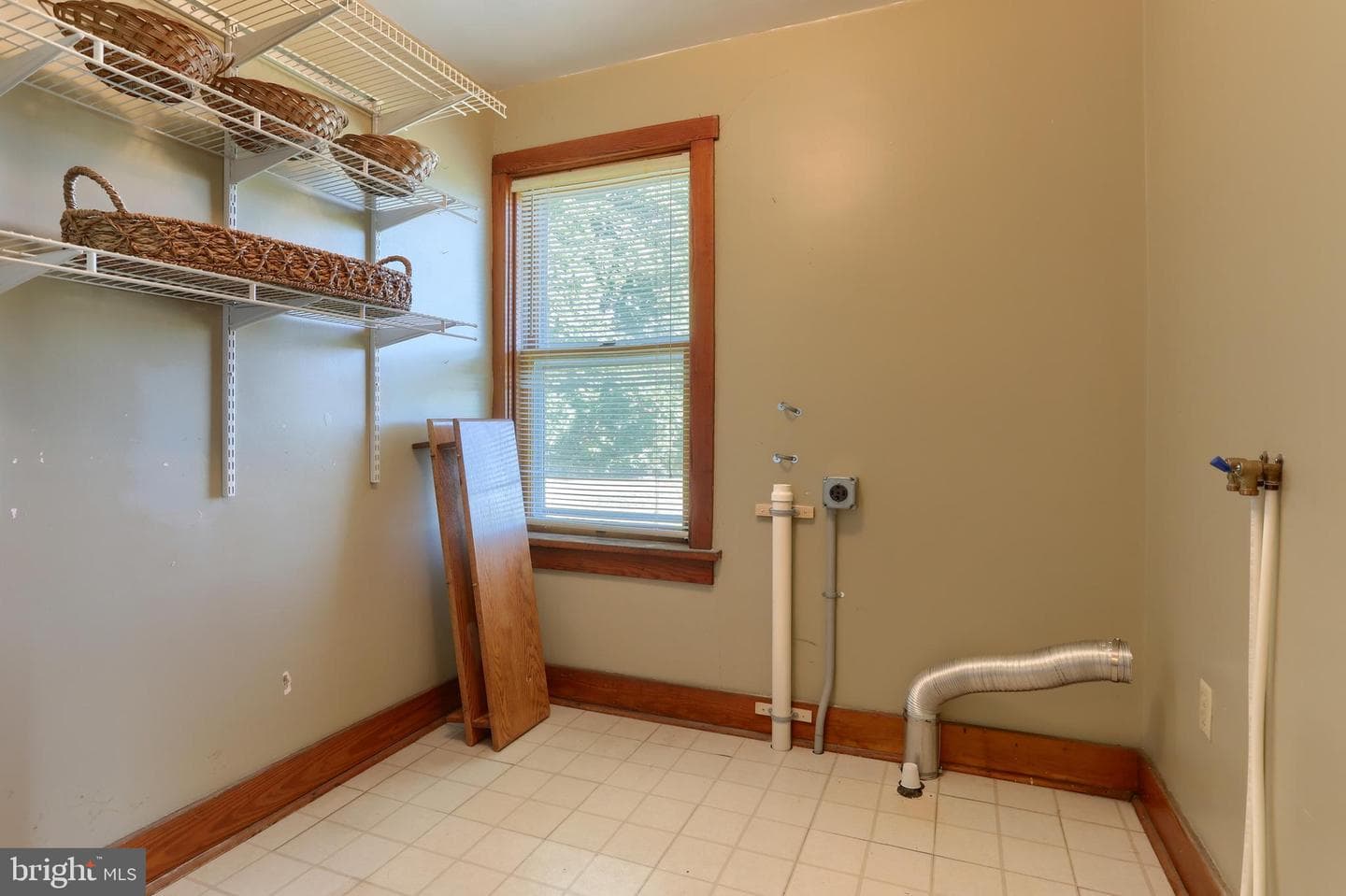 1411 Jay Street photo 32