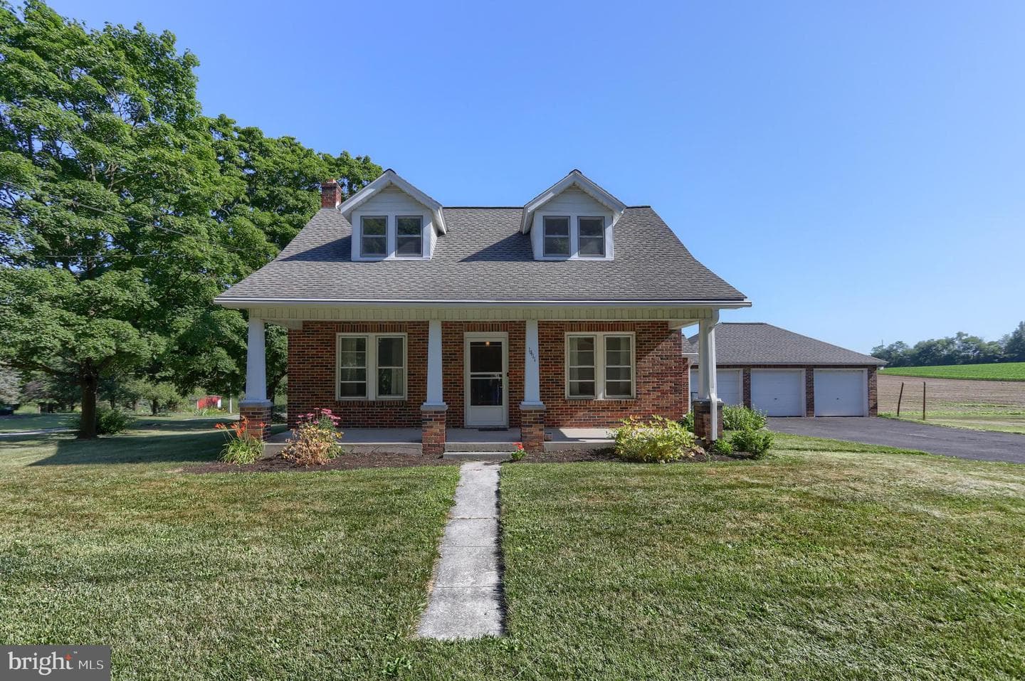 1411 Jay Street photo 4