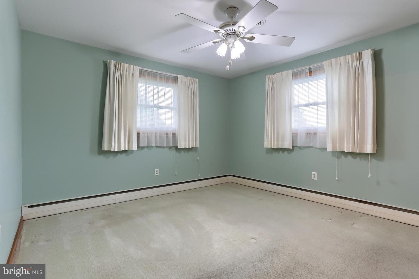 231 W Elm Street photo 16