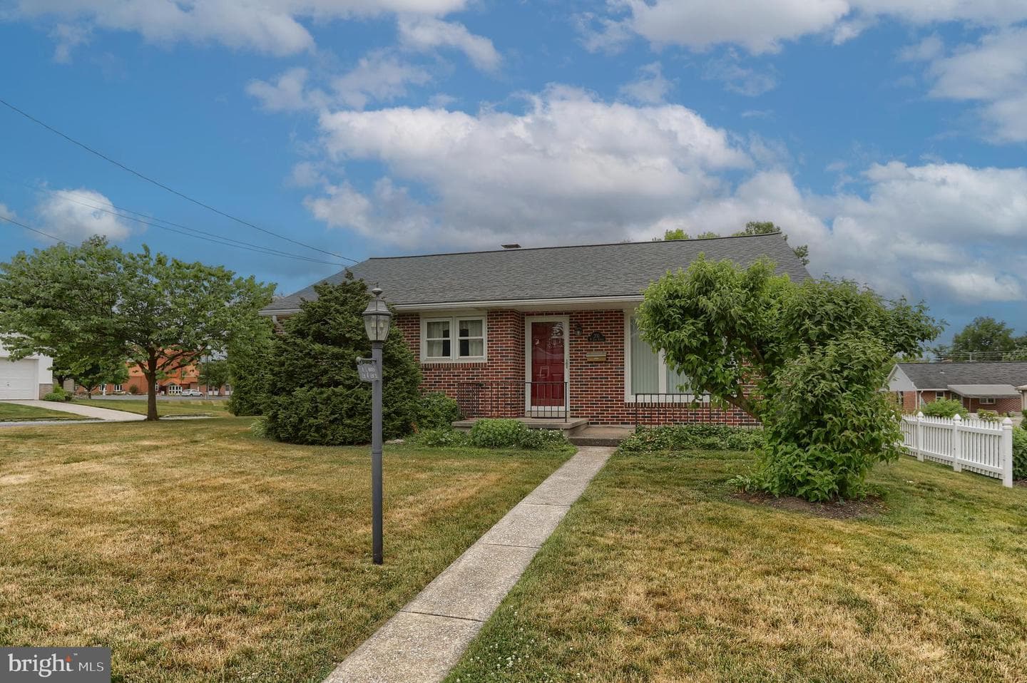 231 W Elm Street photo 3