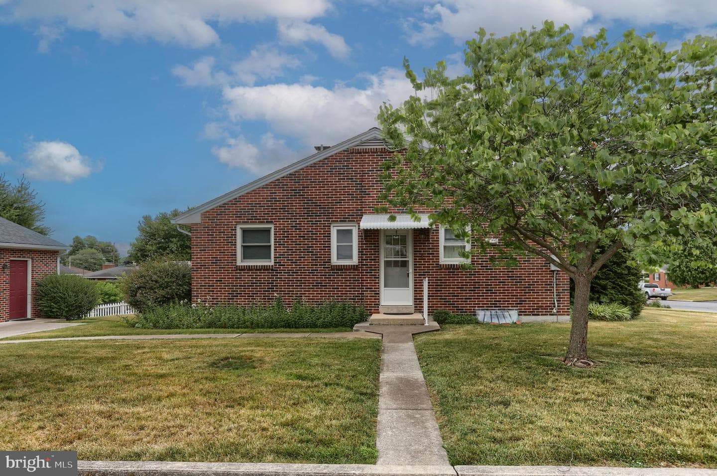 231 W Elm Street photo 30