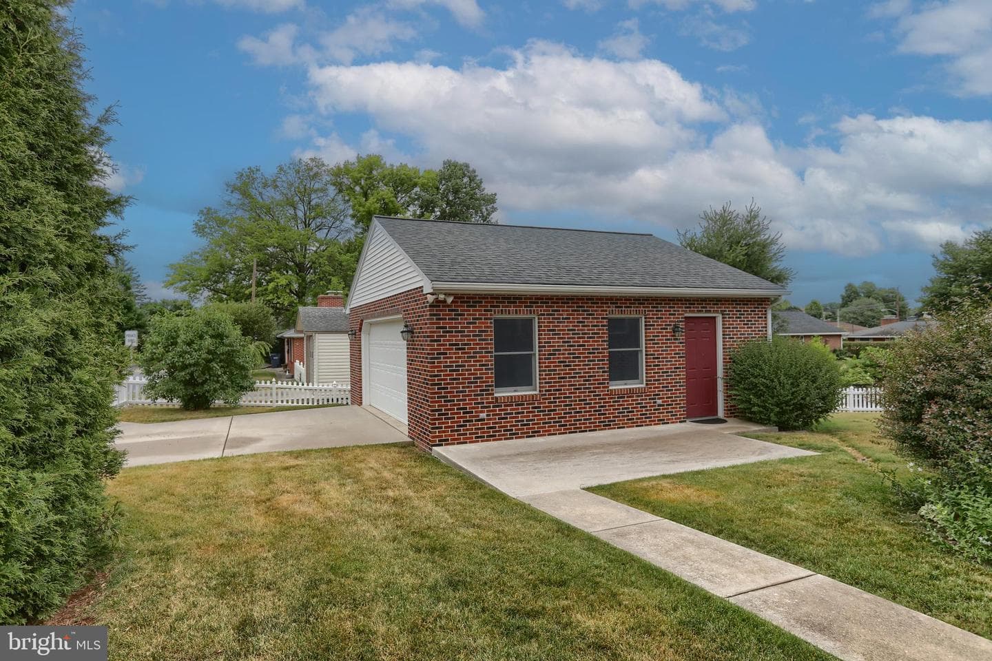 231 W Elm Street photo 35