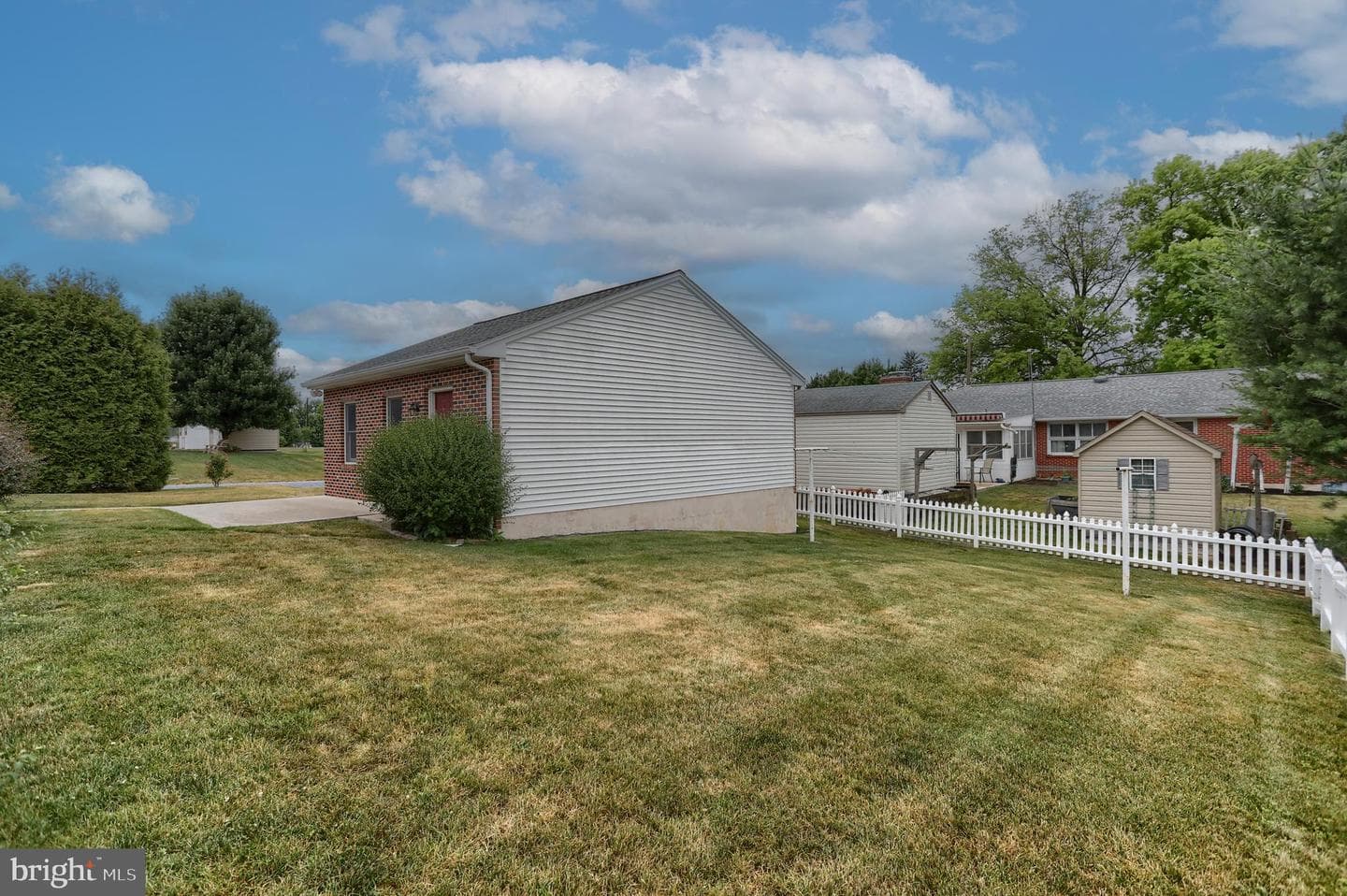 231 W Elm Street photo 36