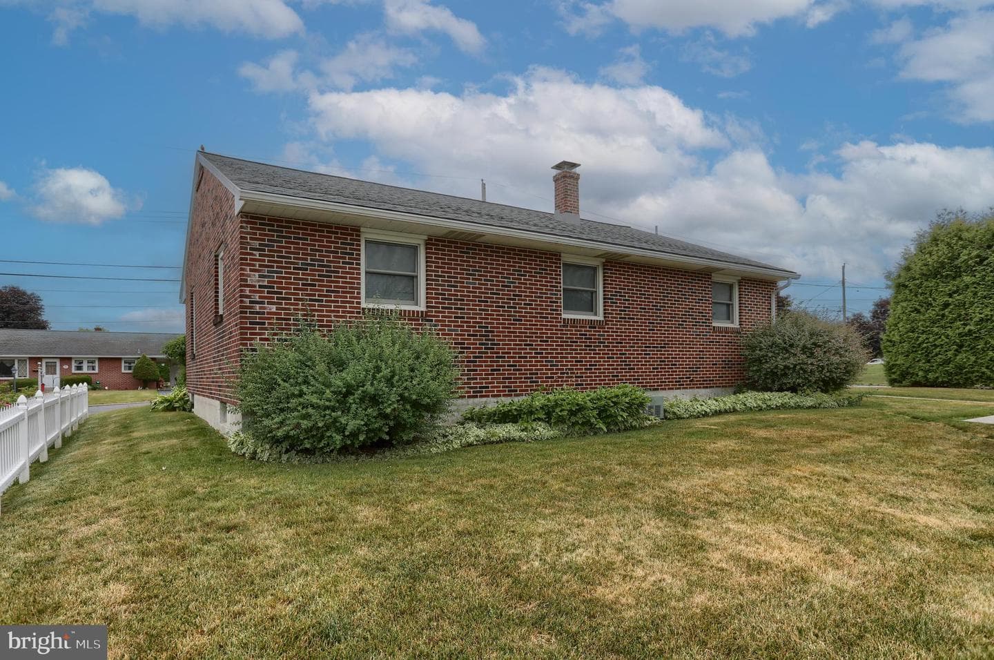 231 W Elm Street photo 37