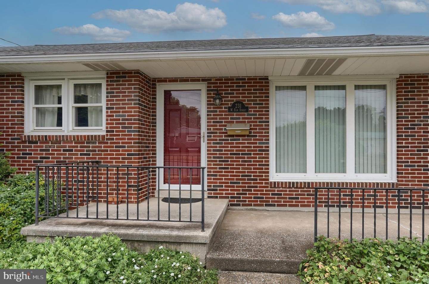 231 W Elm Street photo 5