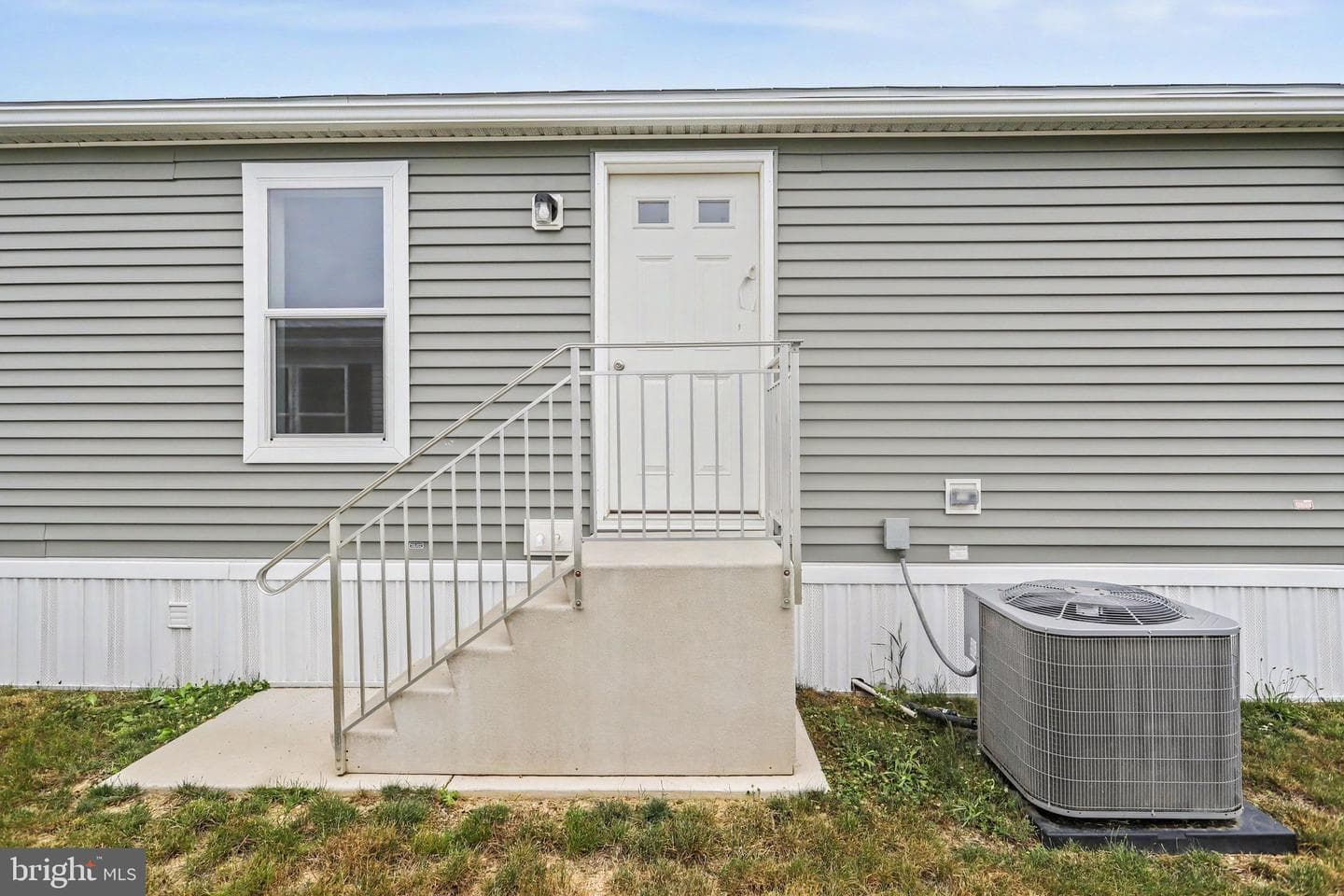 52 Evergreen Aly photo 7