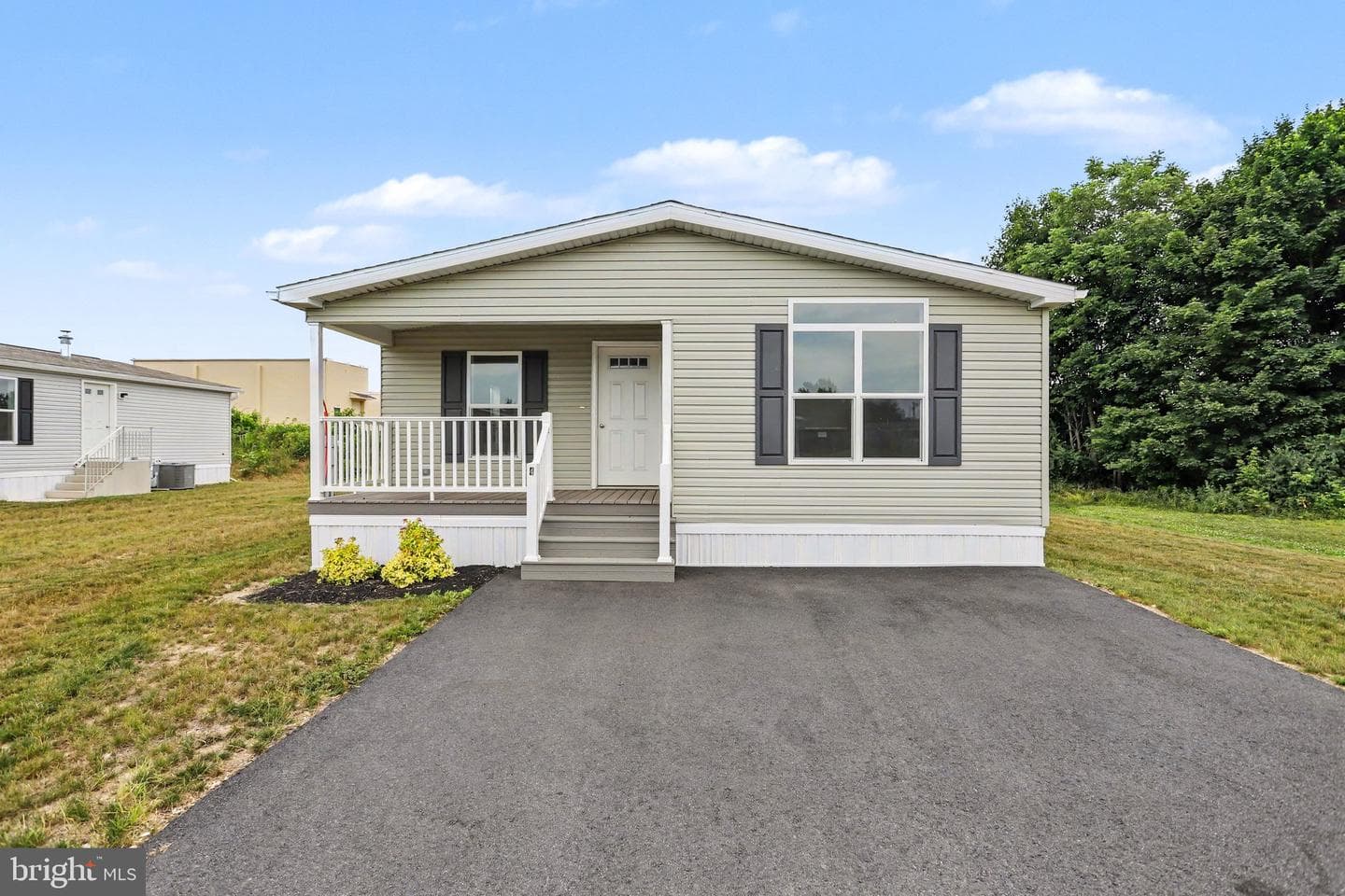 61 Evergreen Aly photo 4