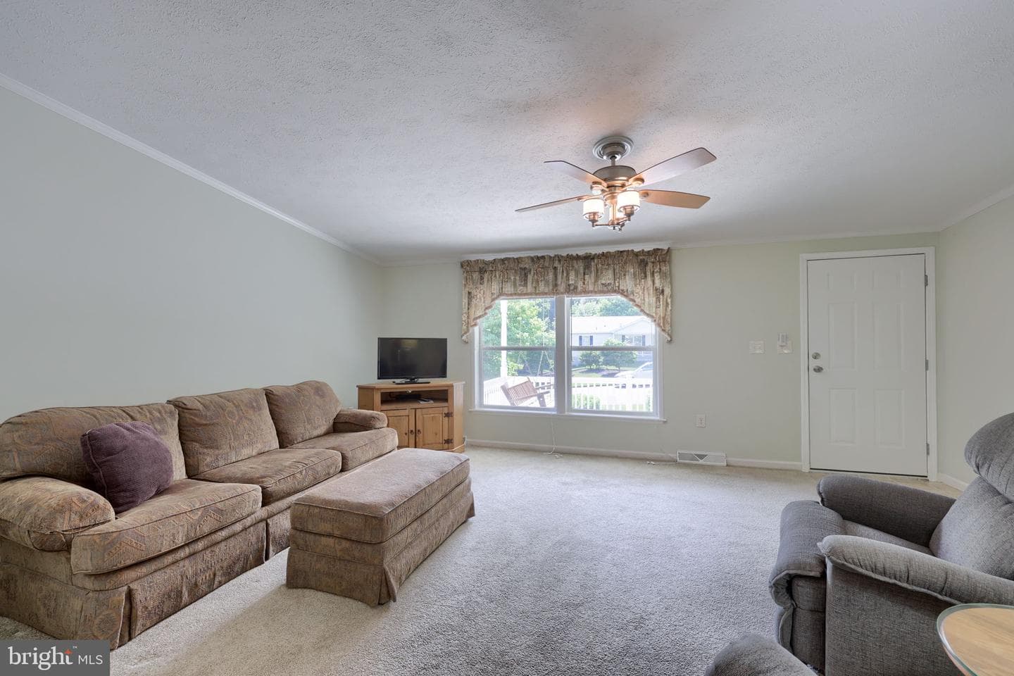 1037 Hemlock Circle photo 11