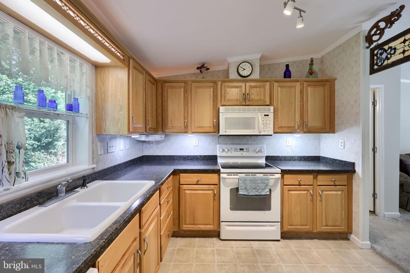 1037 Hemlock Circle photo 17