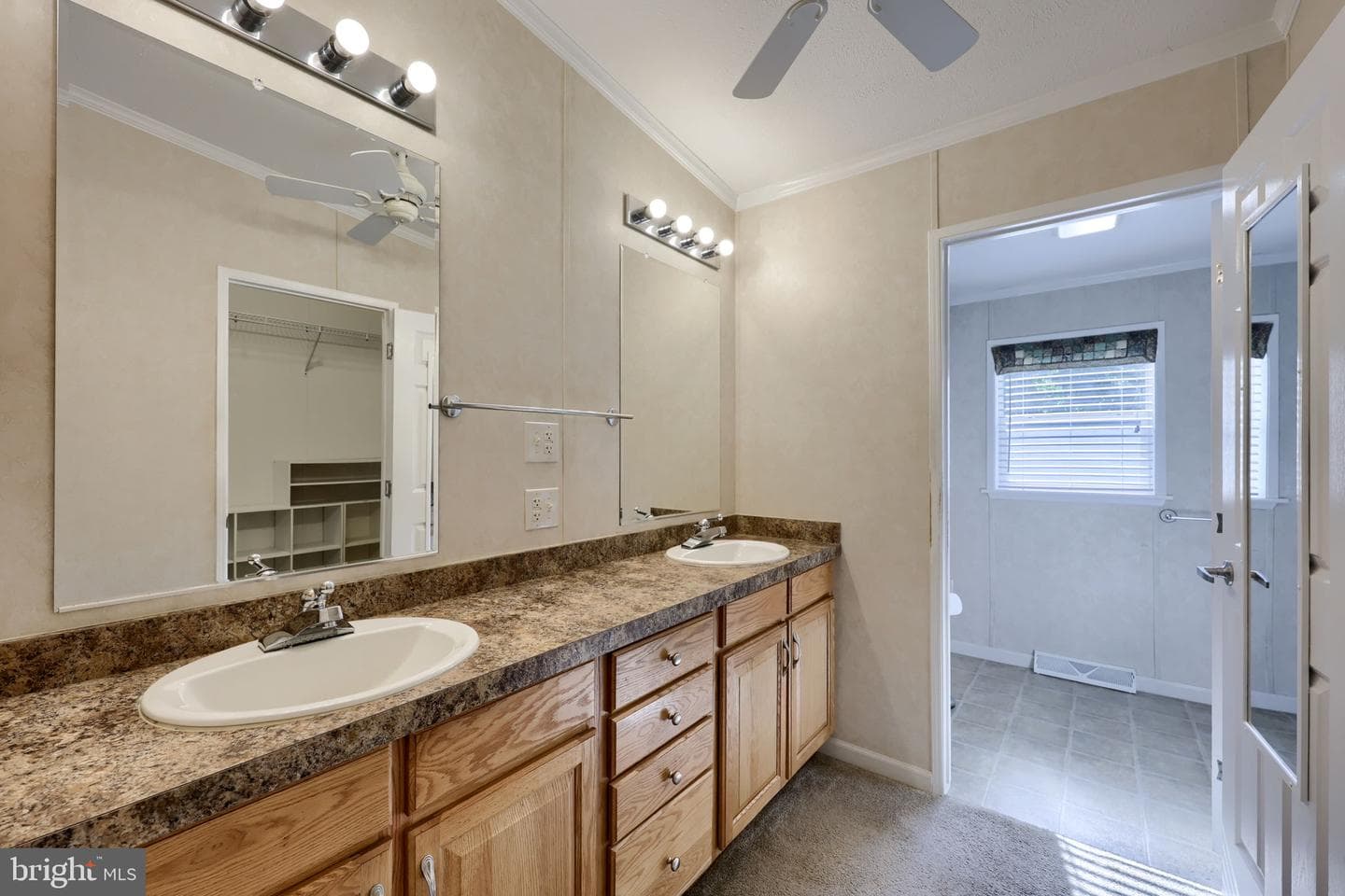 1037 Hemlock Circle photo 25